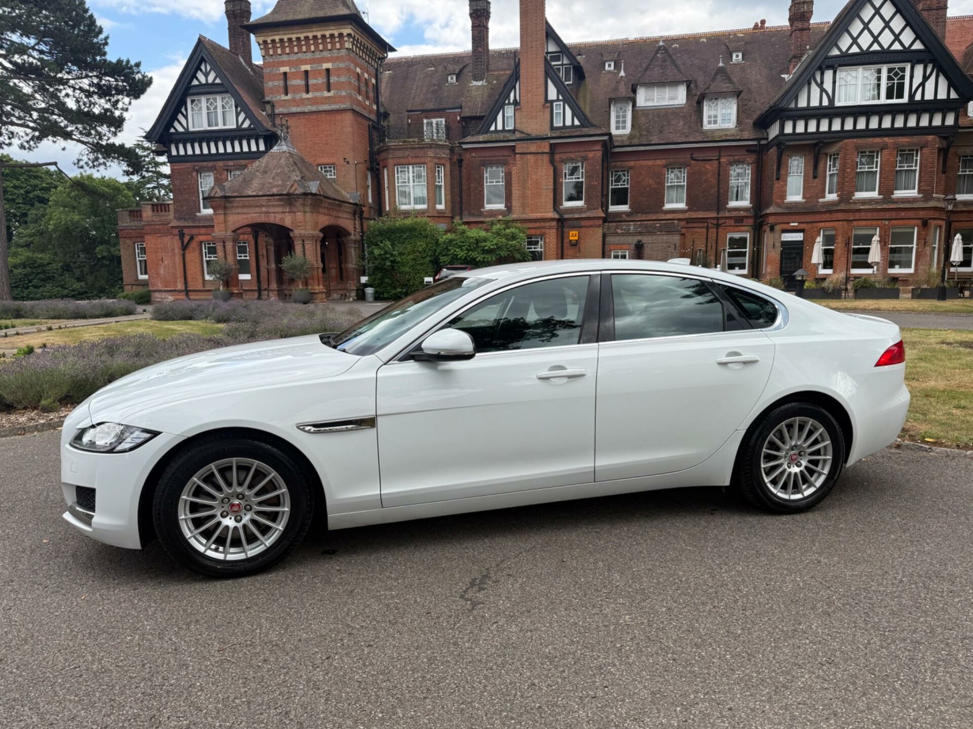 Jaguar XF