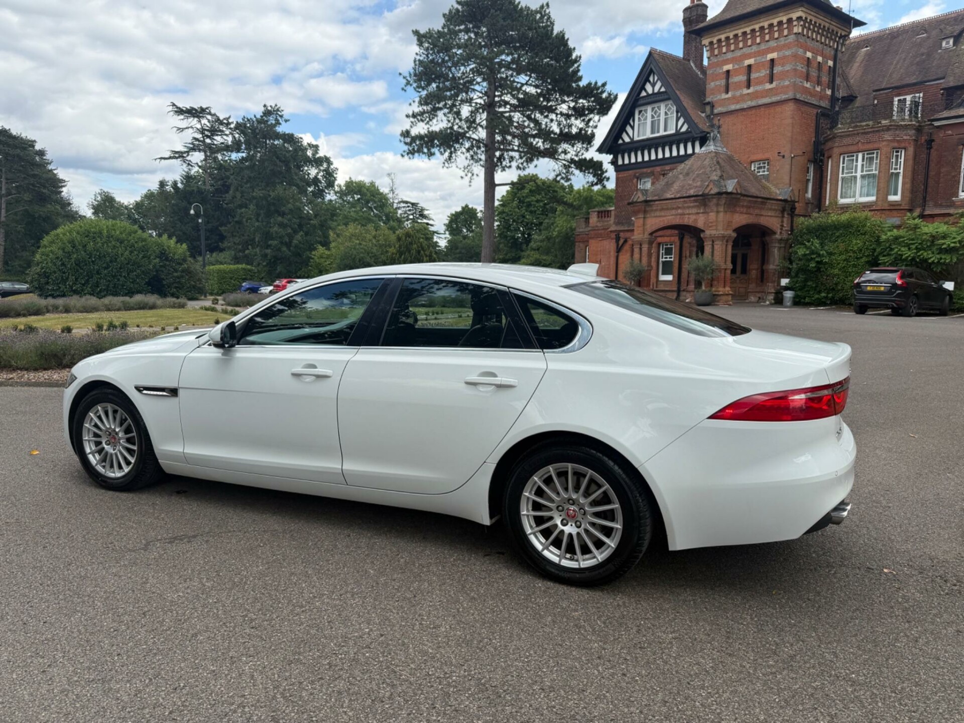 Jaguar XF