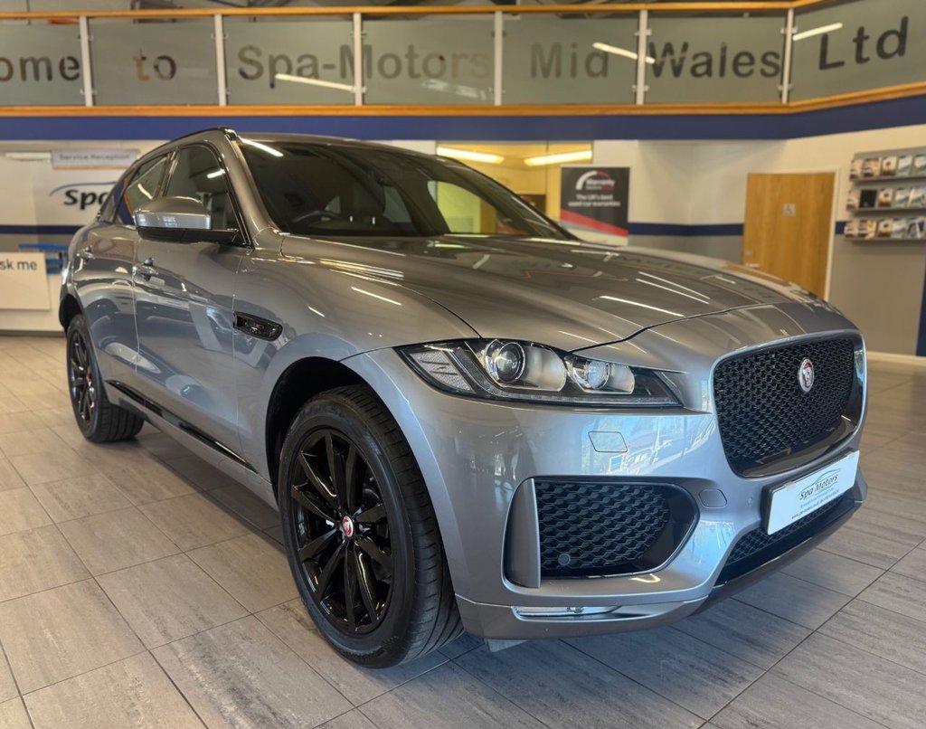 Jaguar F Pace