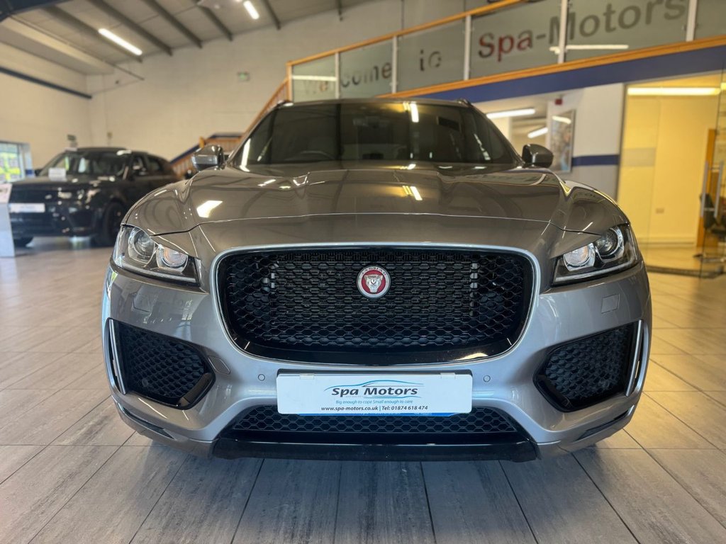 Jaguar F Pace
