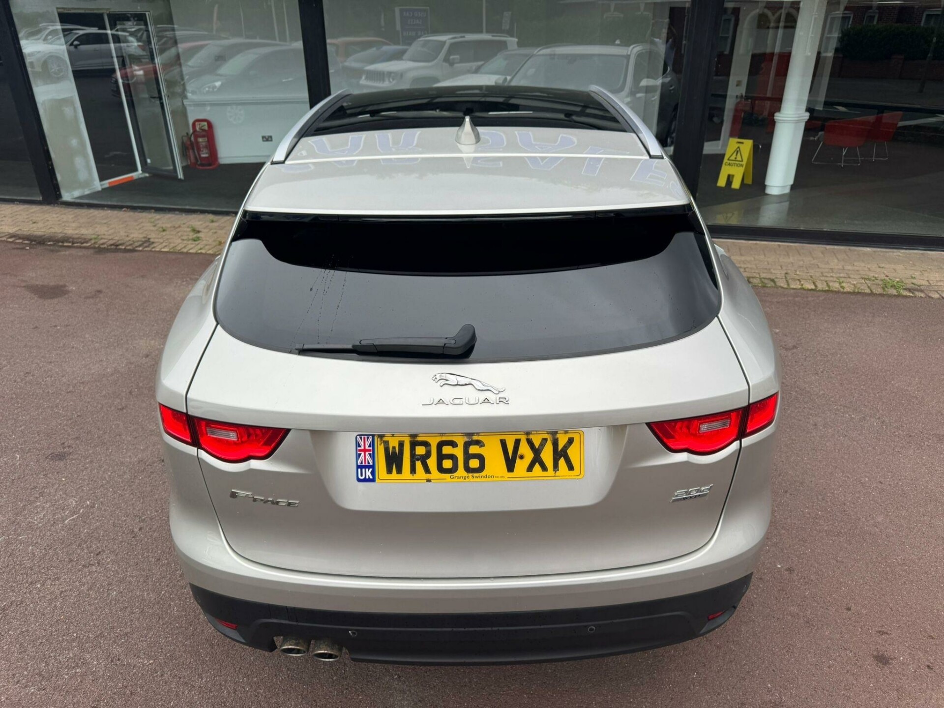 Jaguar F Pace