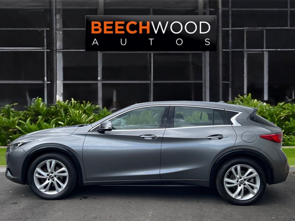 Infiniti Q30