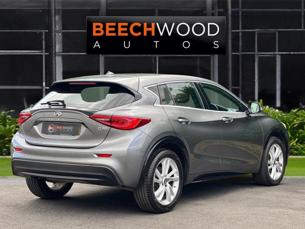 Infiniti Q30
