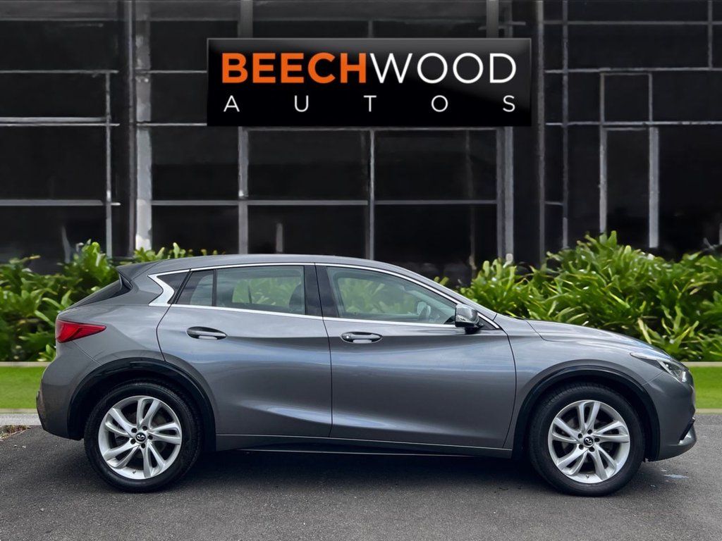 Infiniti Q30