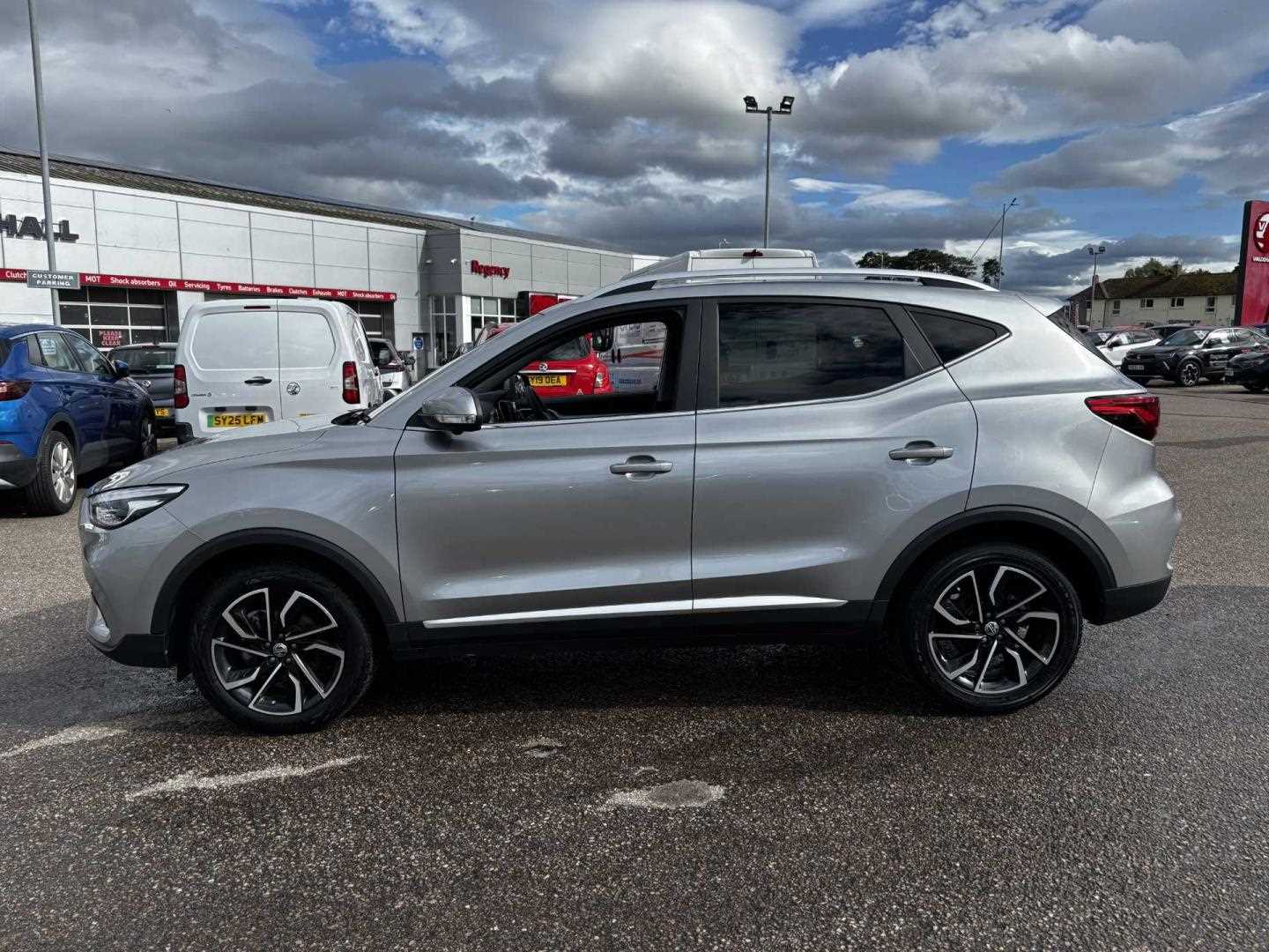 MG ZS