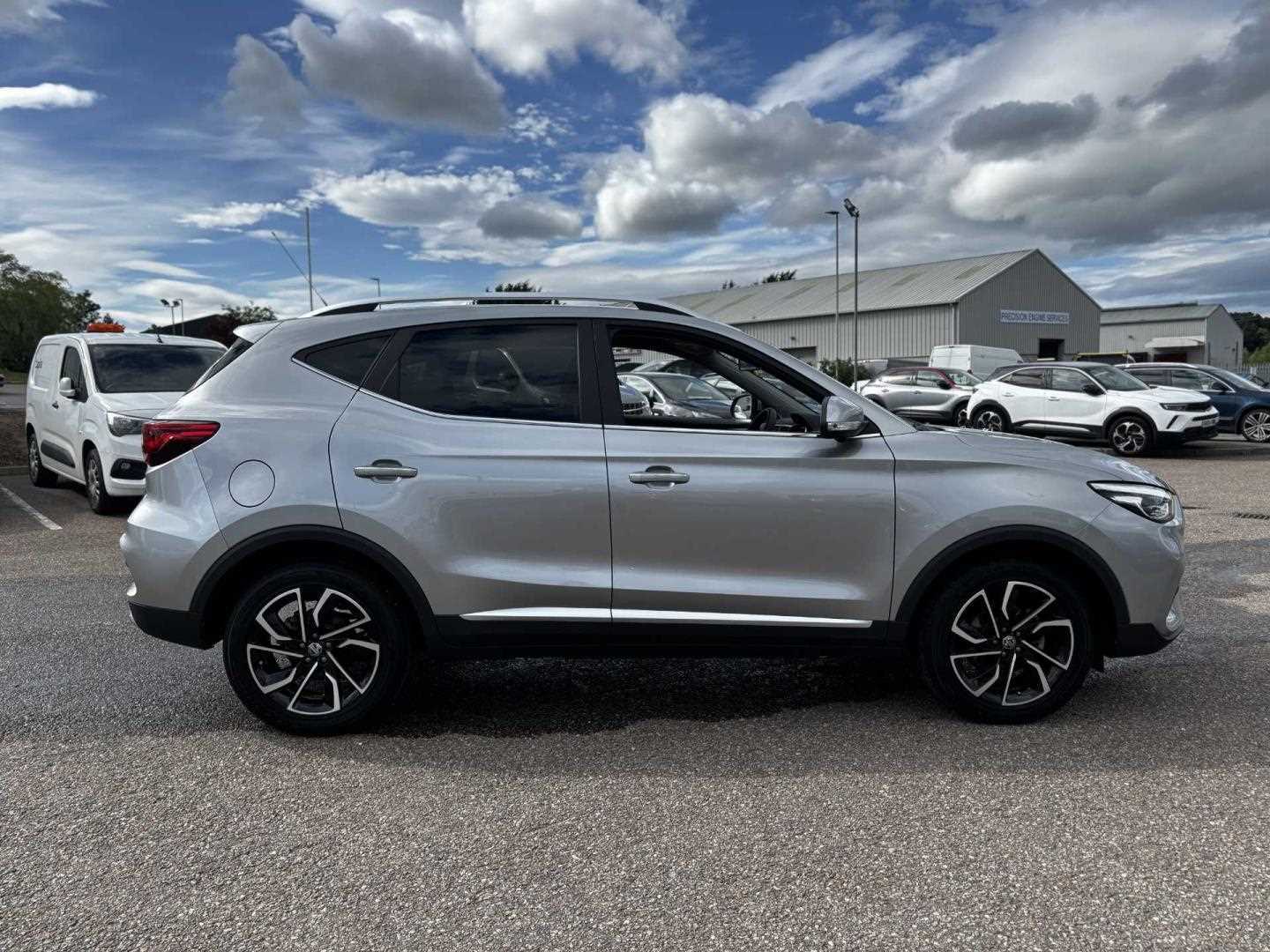 MG ZS
