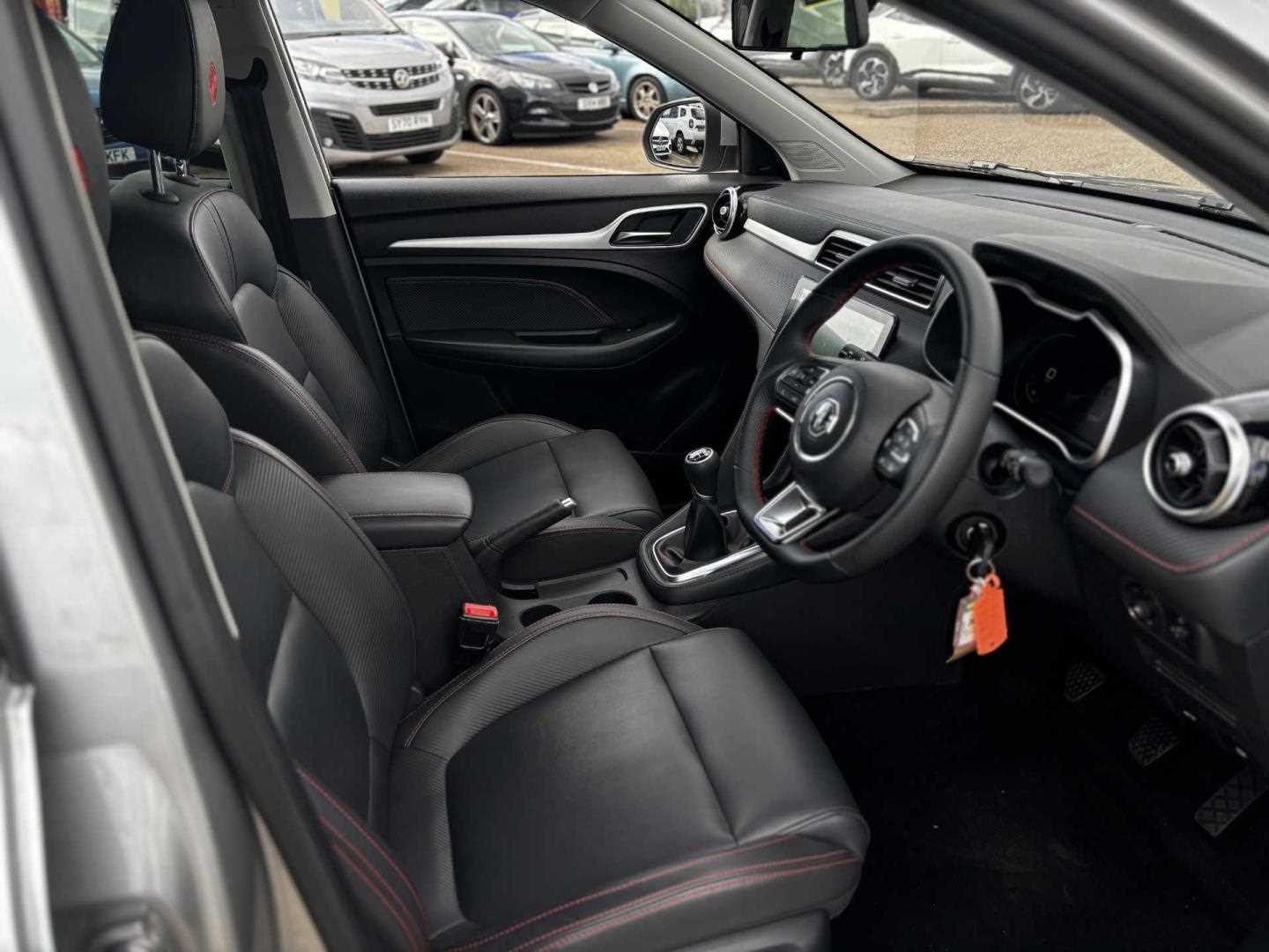 MG ZS