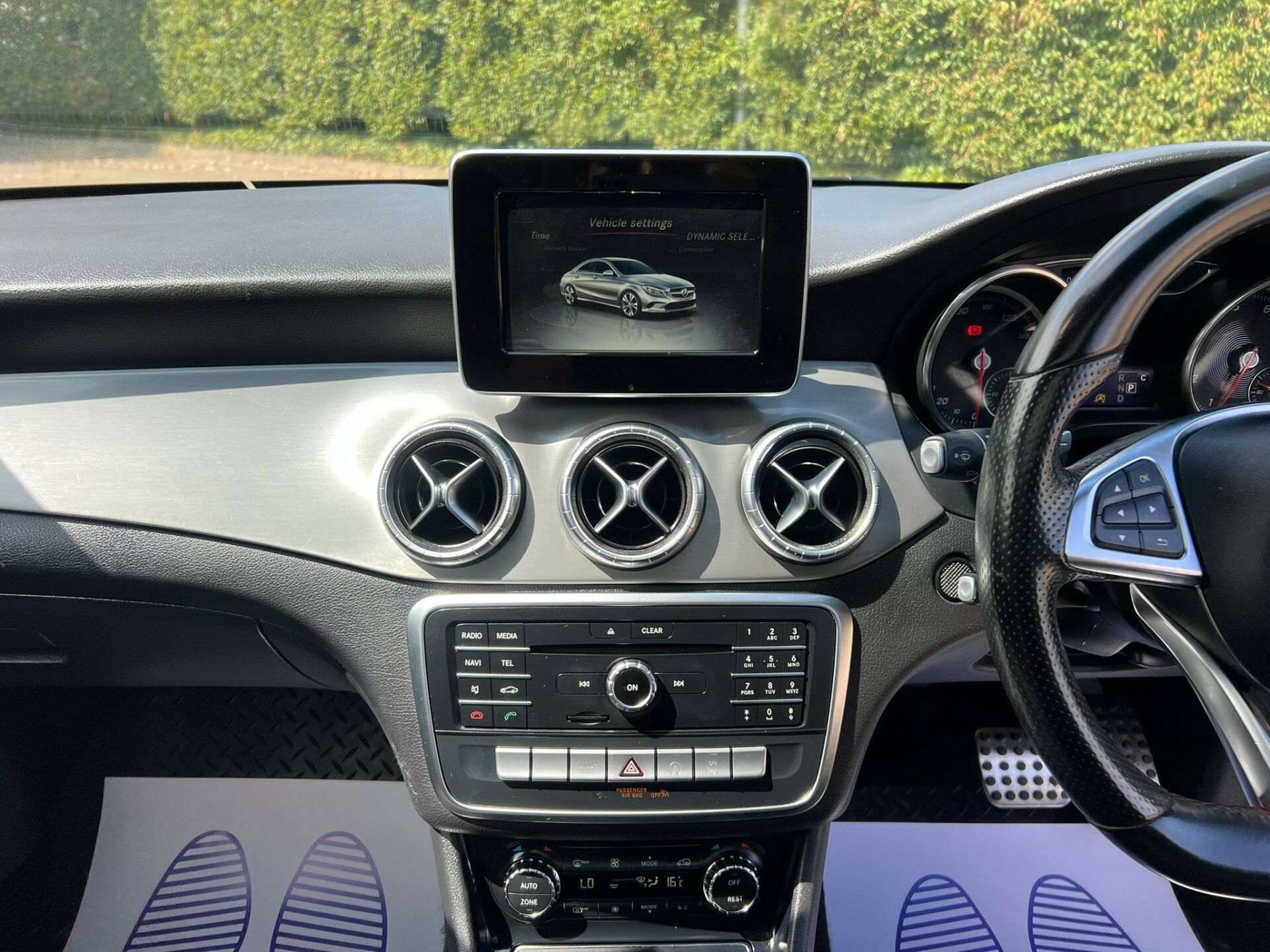 Mercedes Benz CLA