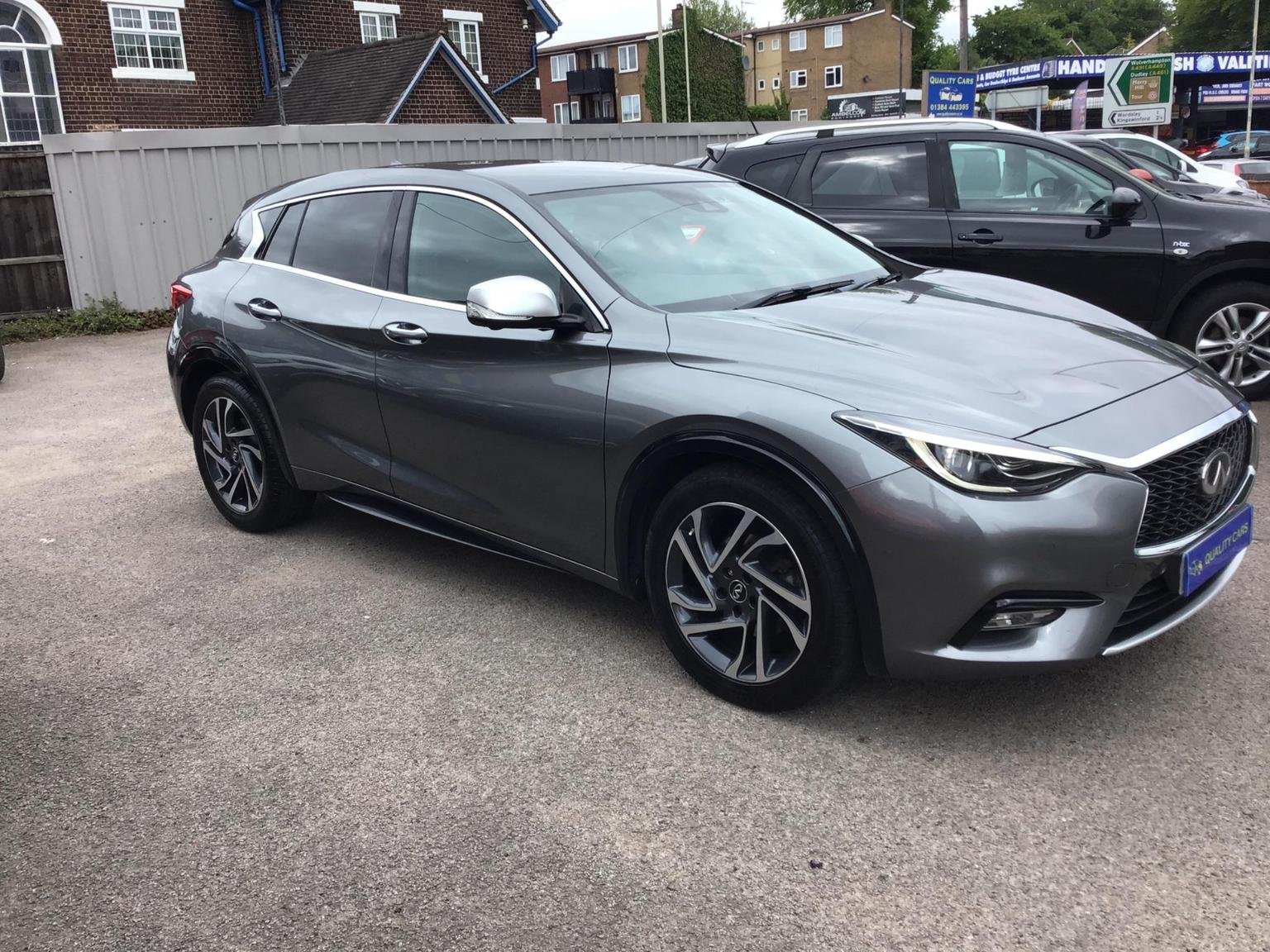 Infiniti Q30