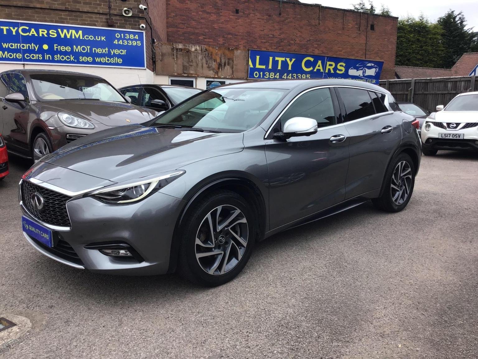 Infiniti Q30