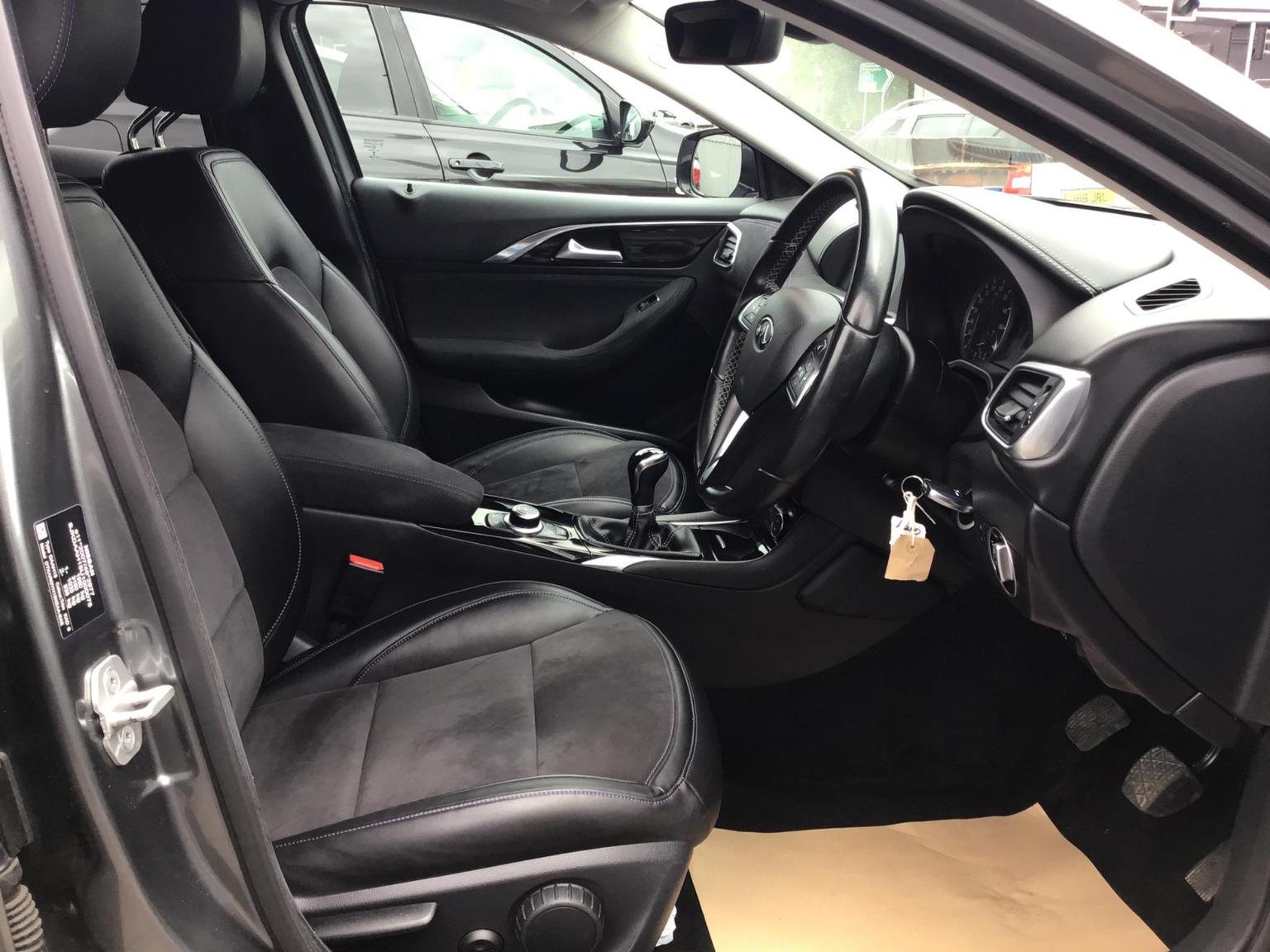 Infiniti Q30