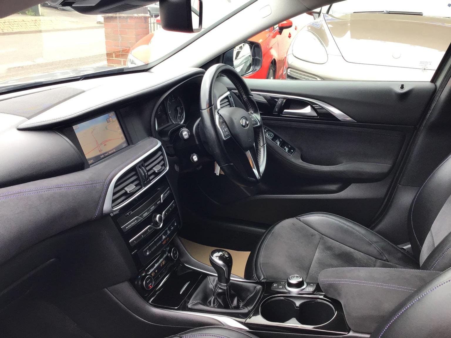 Infiniti Q30