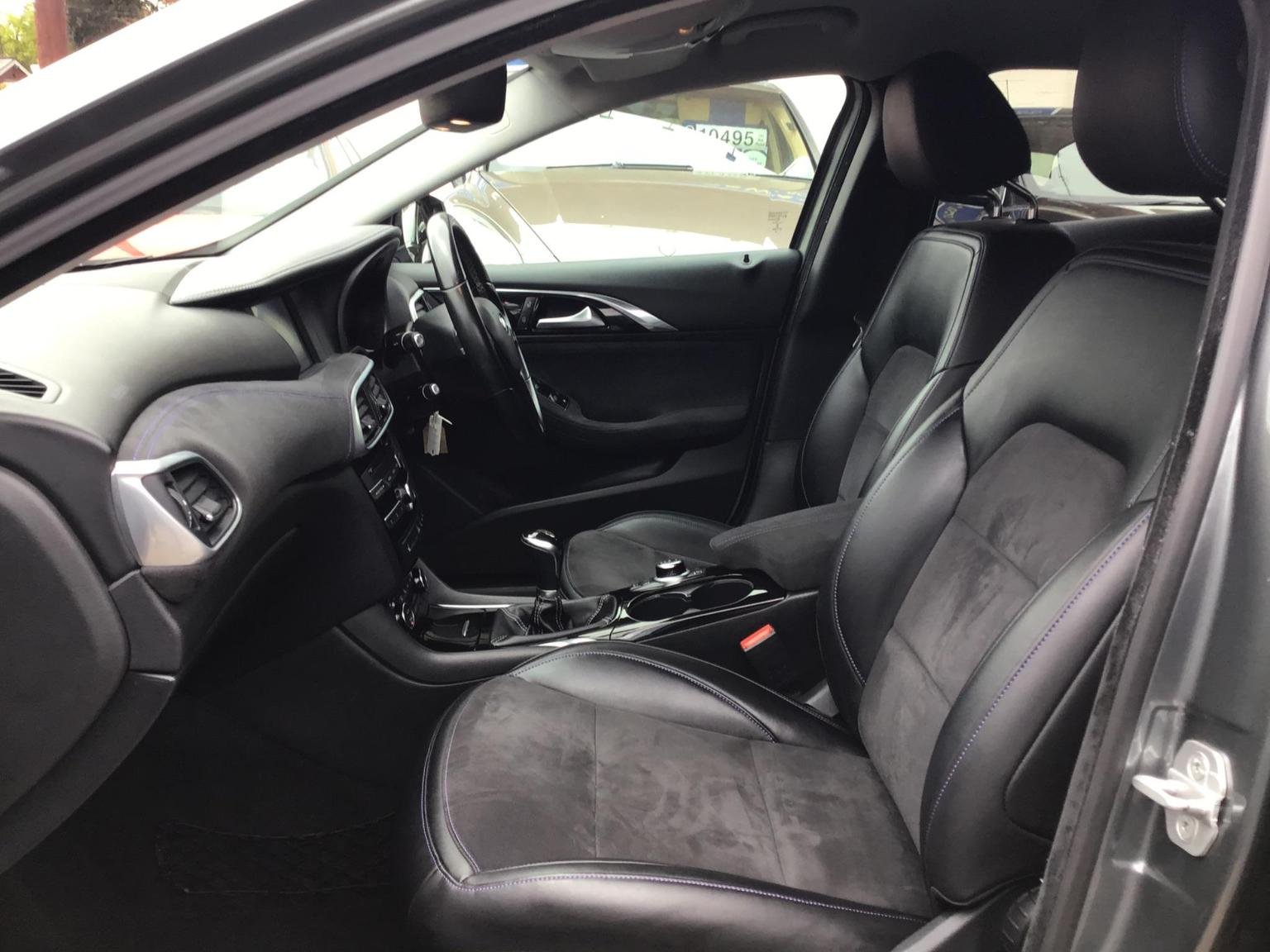 Infiniti Q30