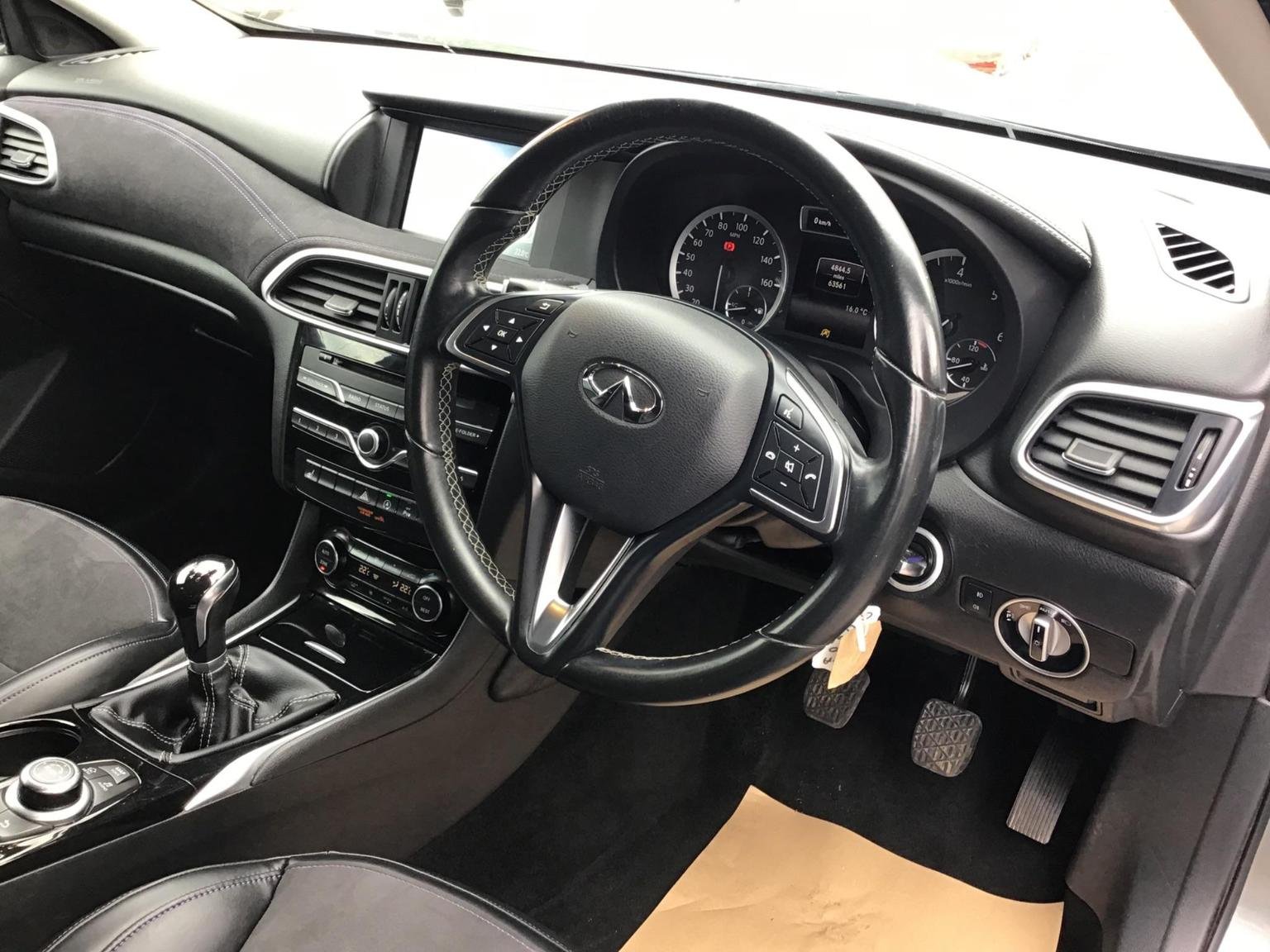 Infiniti Q30