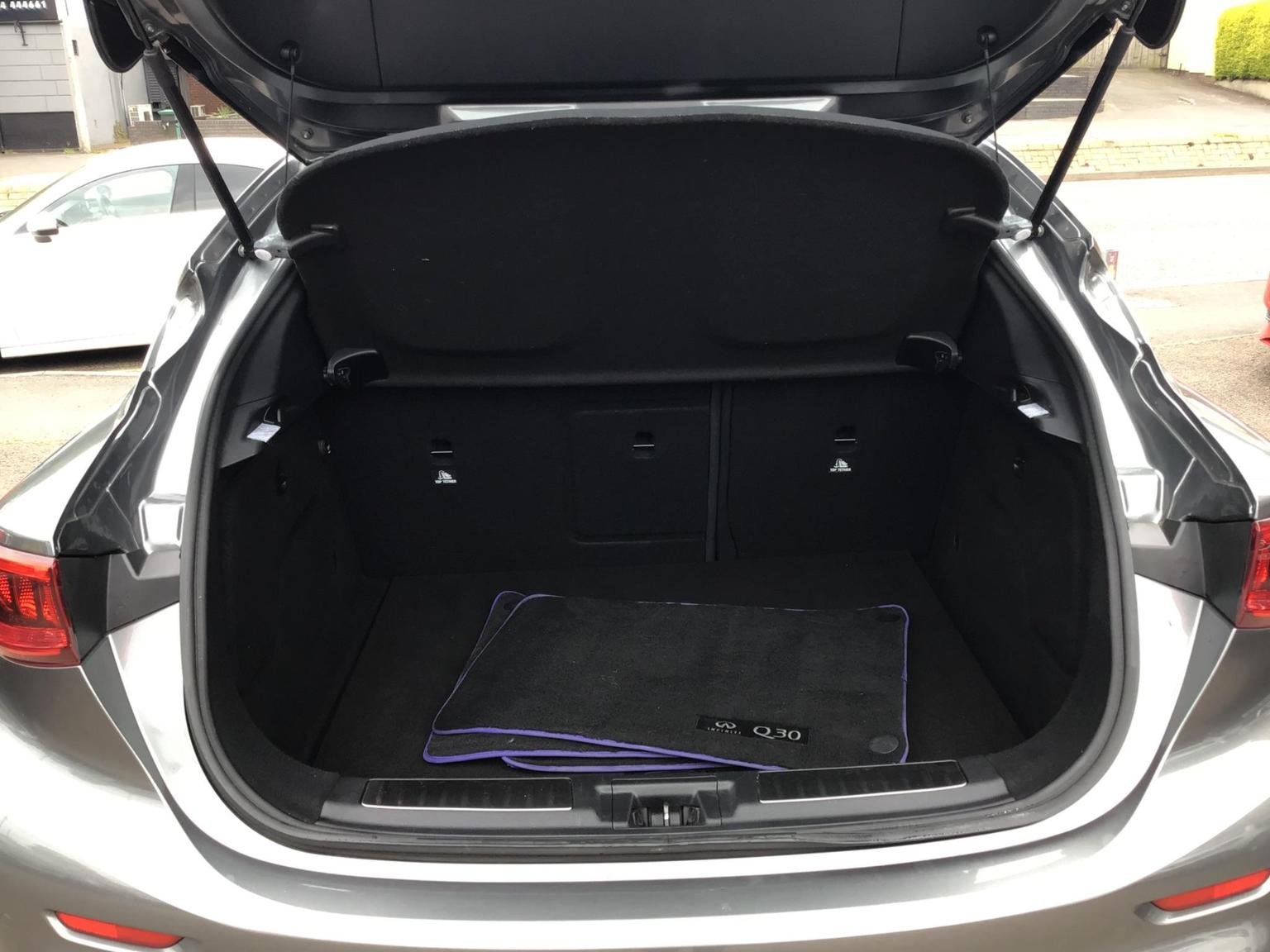 Infiniti Q30