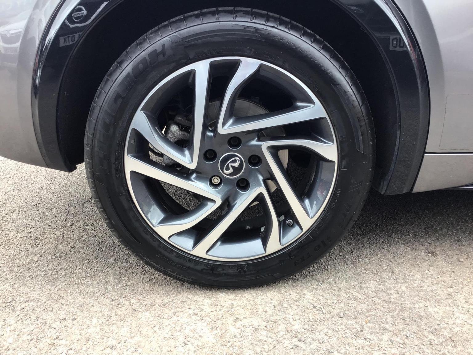 Infiniti Q30