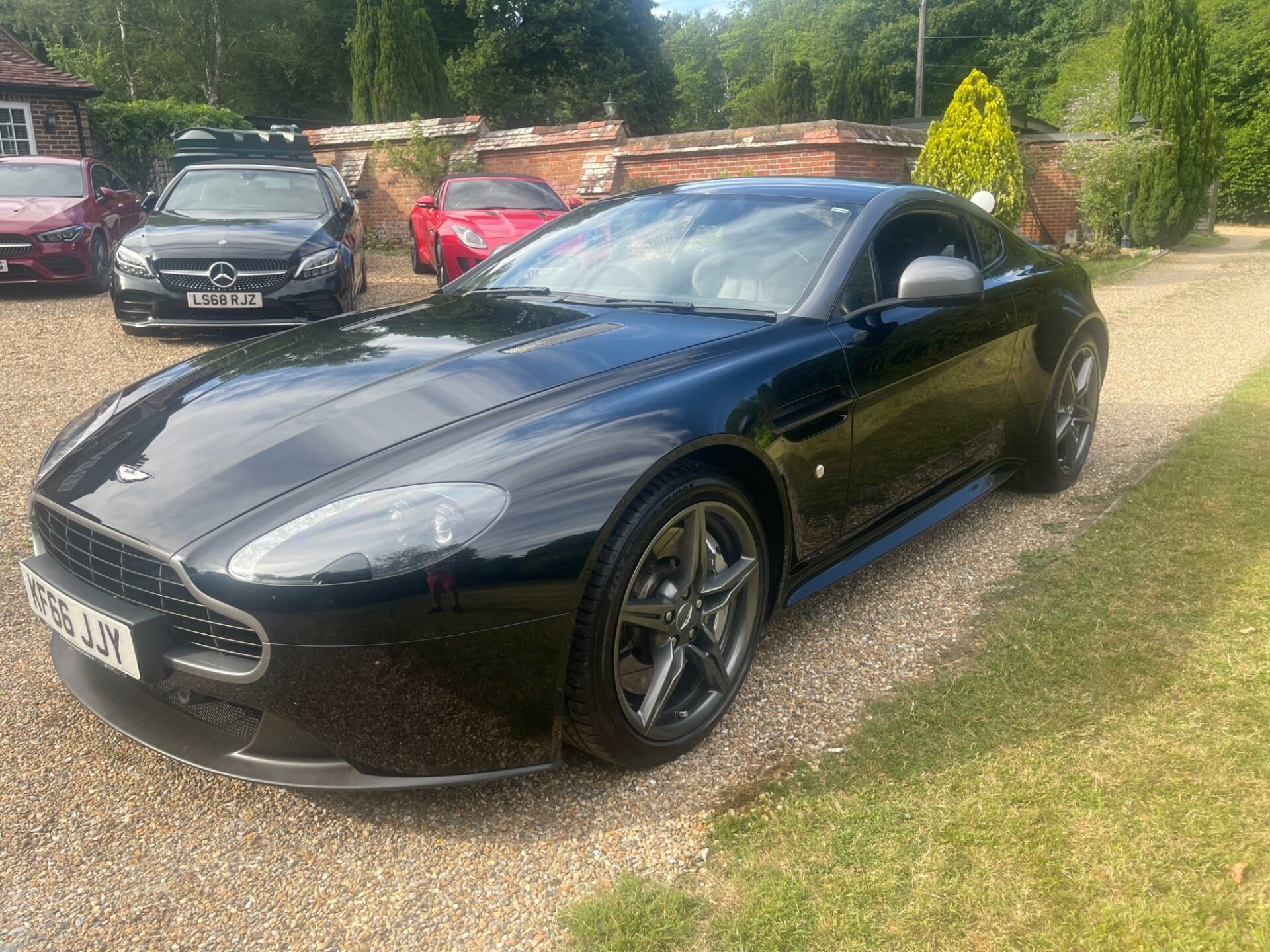 Aston Martin Vantage
