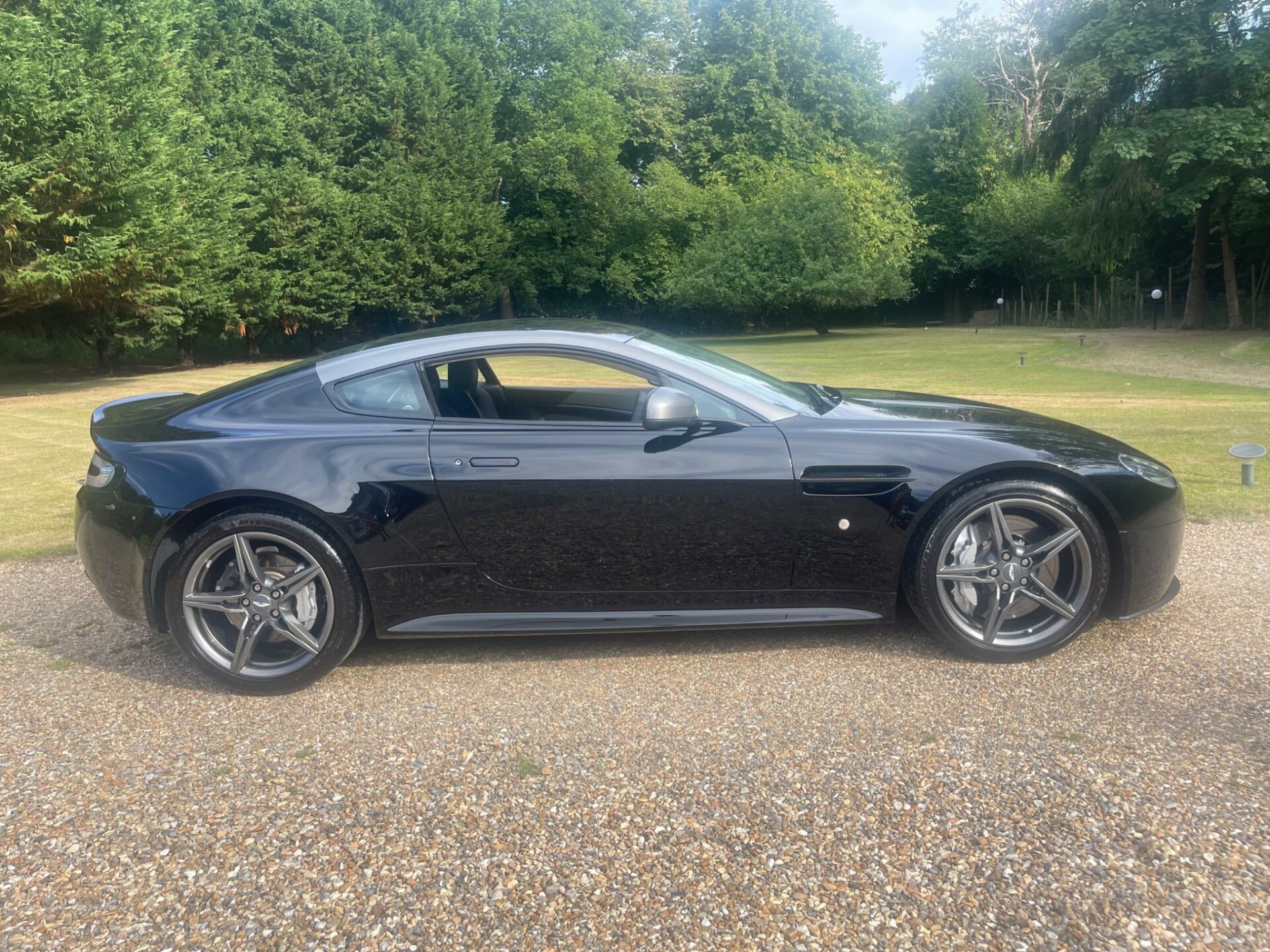 Aston Martin Vantage