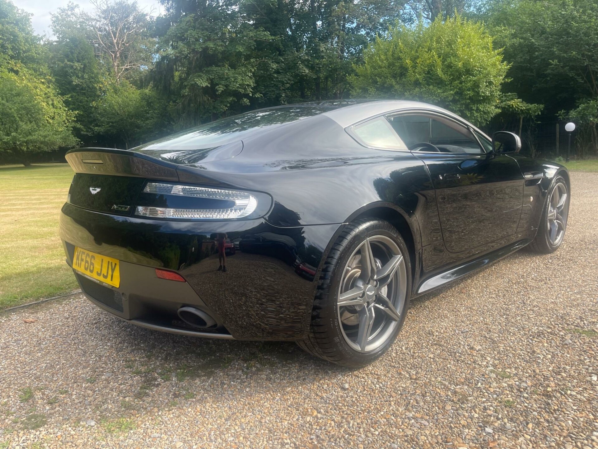 Aston Martin Vantage