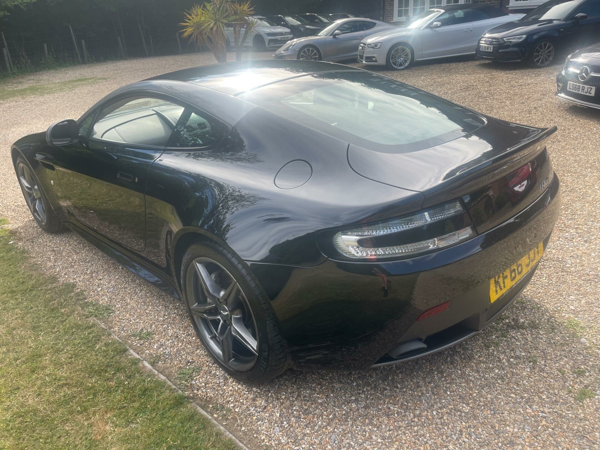 Aston Martin Vantage