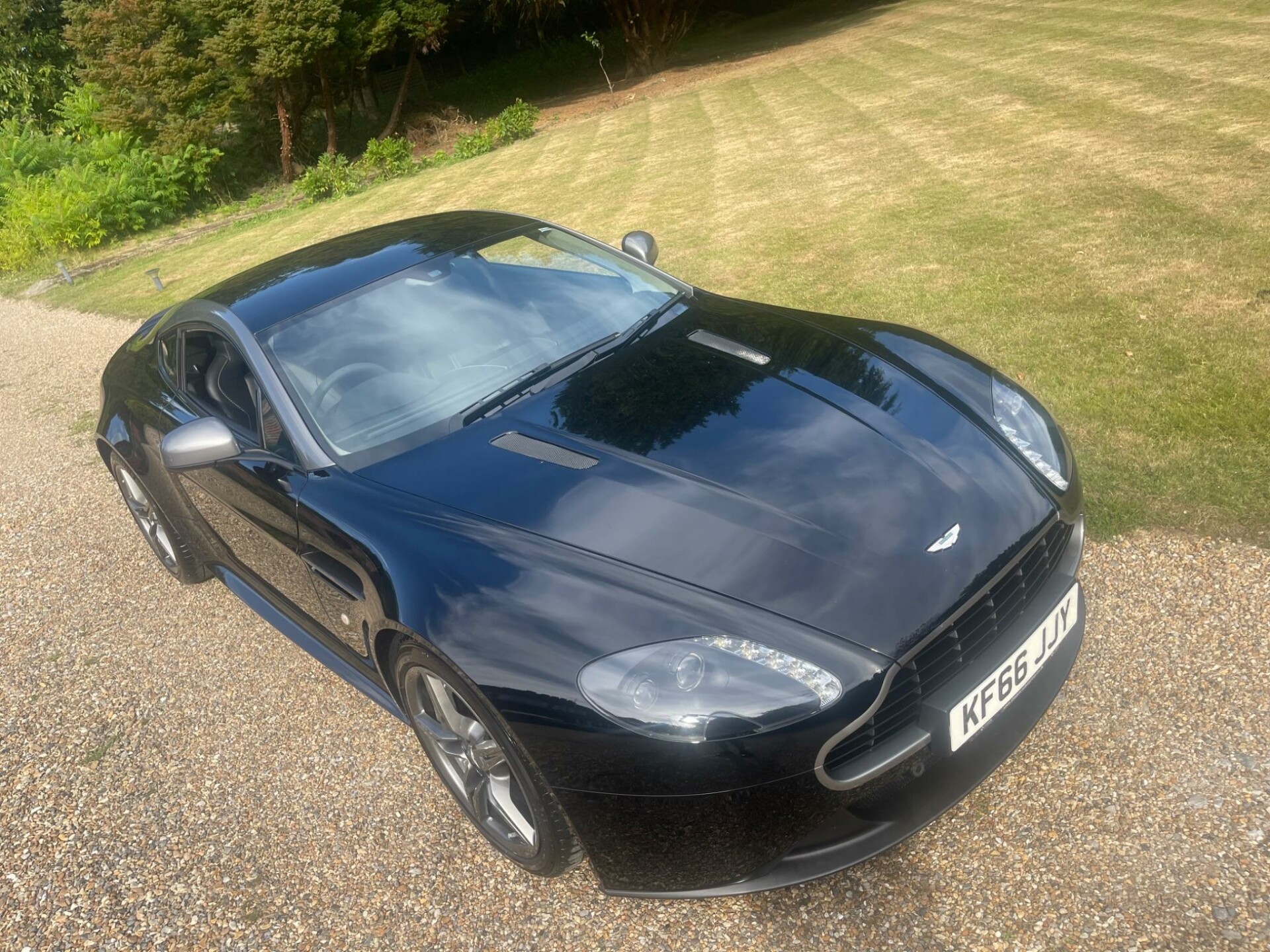 Aston Martin Vantage