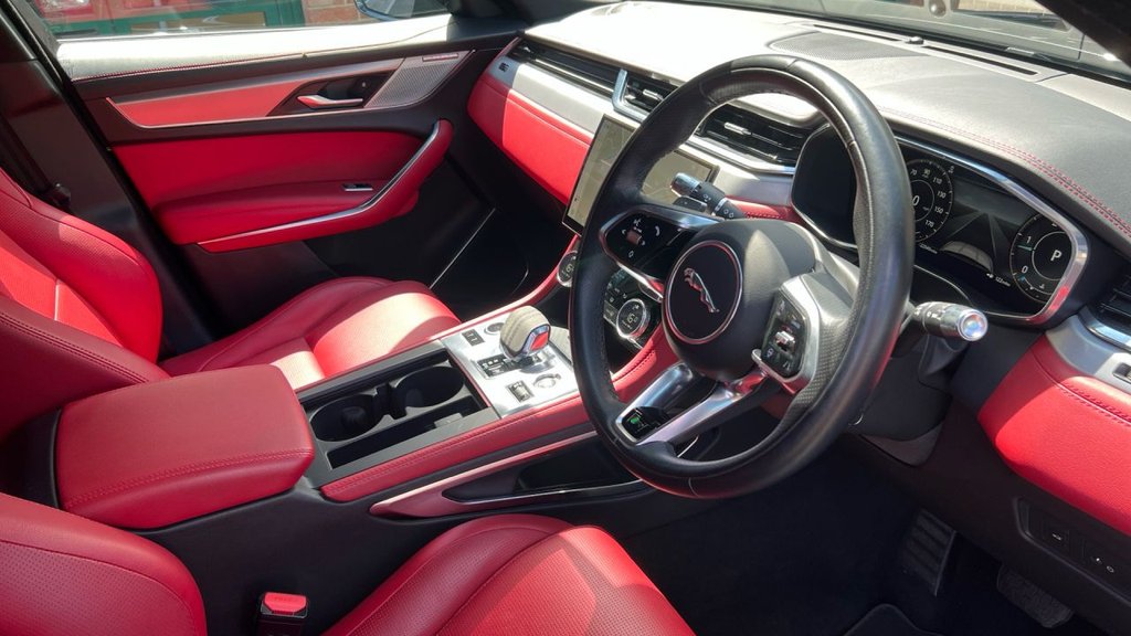 Jaguar F Pace