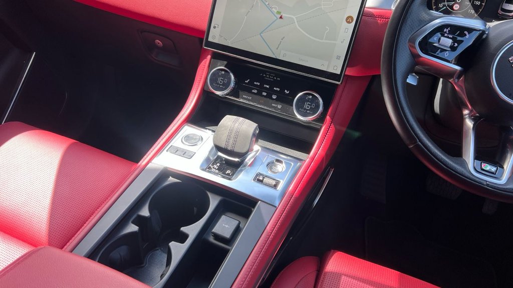 Jaguar F Pace