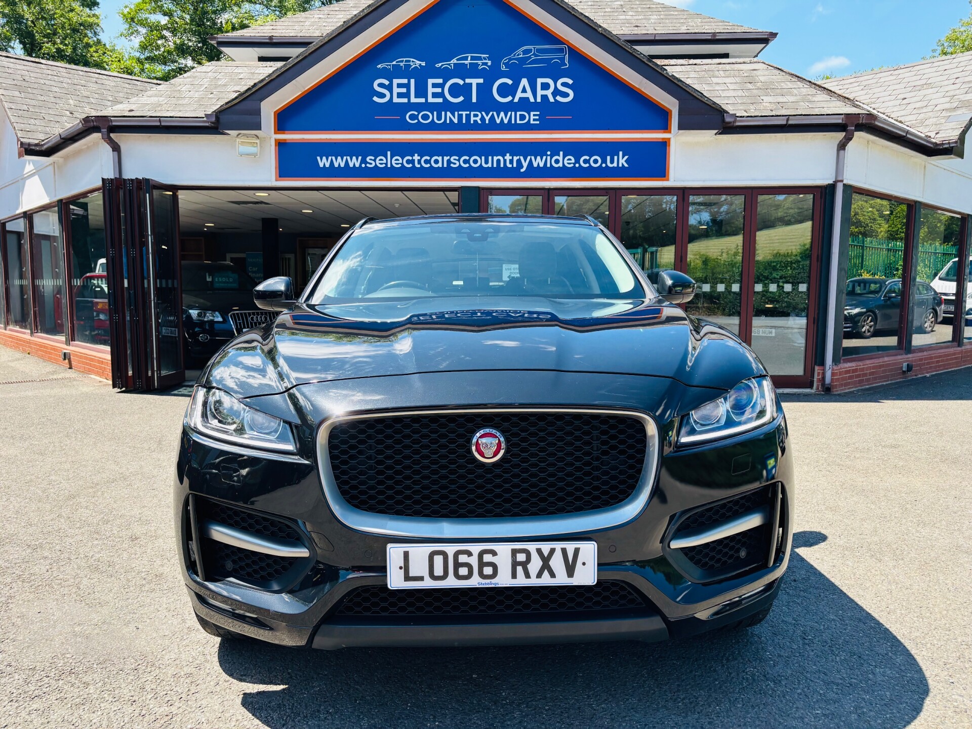 Jaguar F Pace