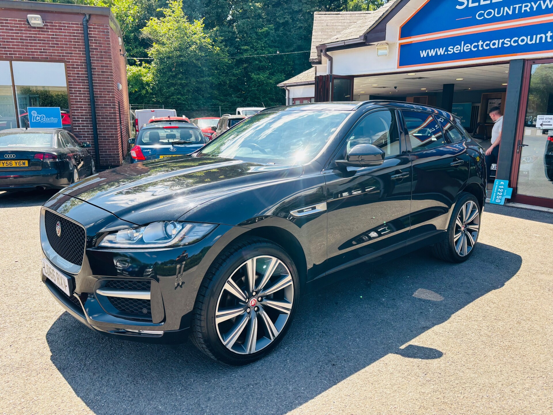 Jaguar F Pace
