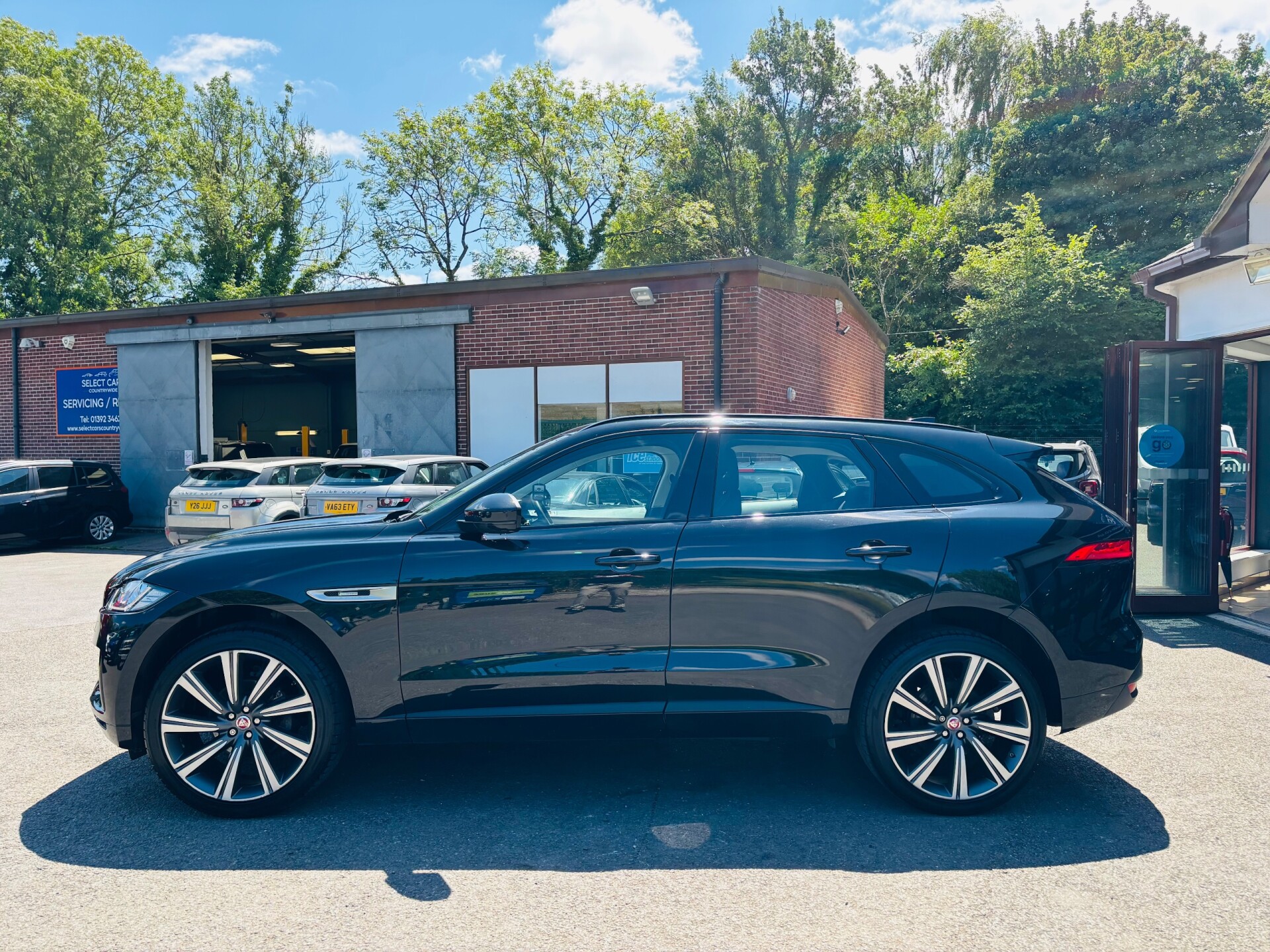 Jaguar F Pace