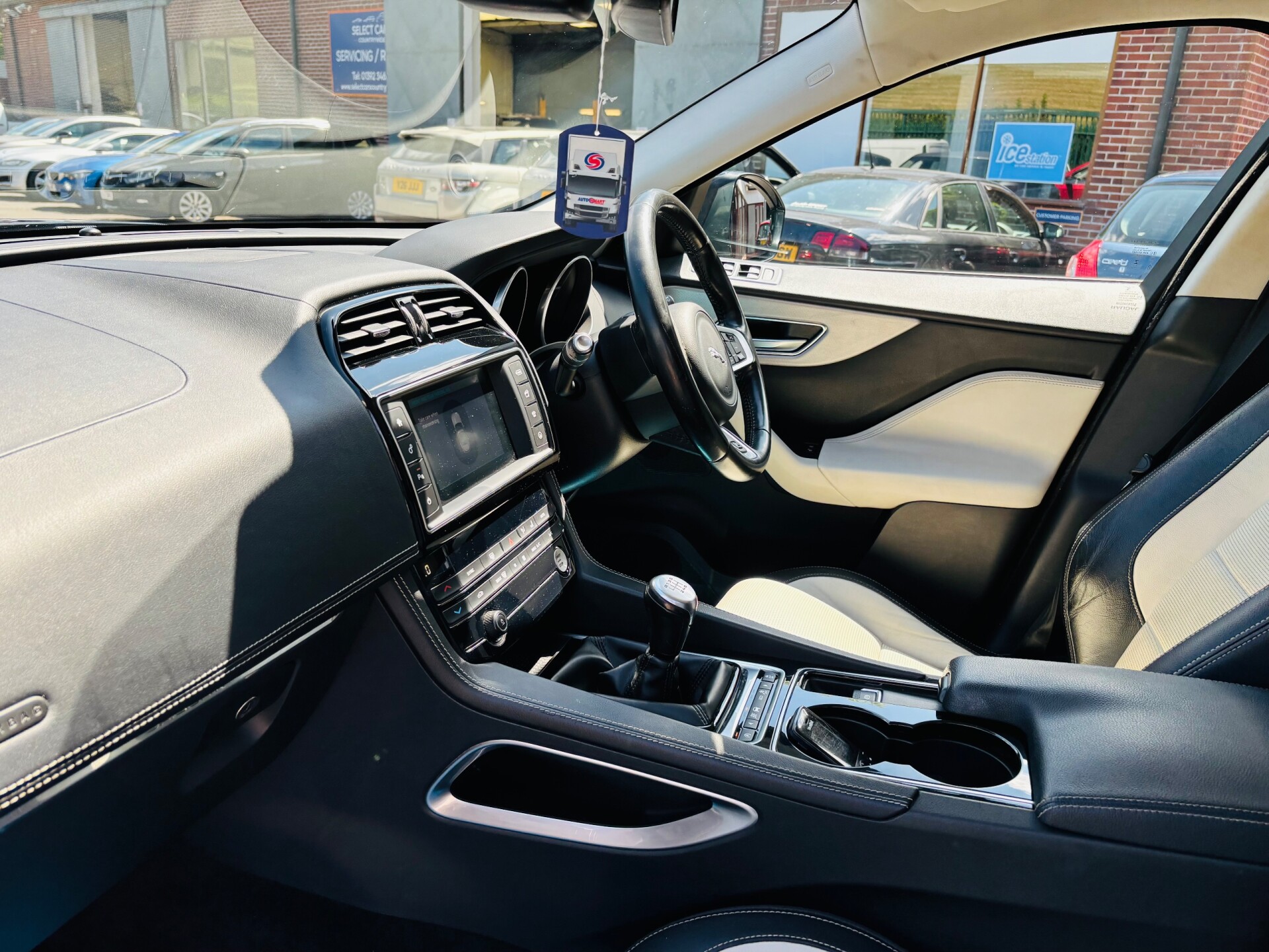 Jaguar F Pace