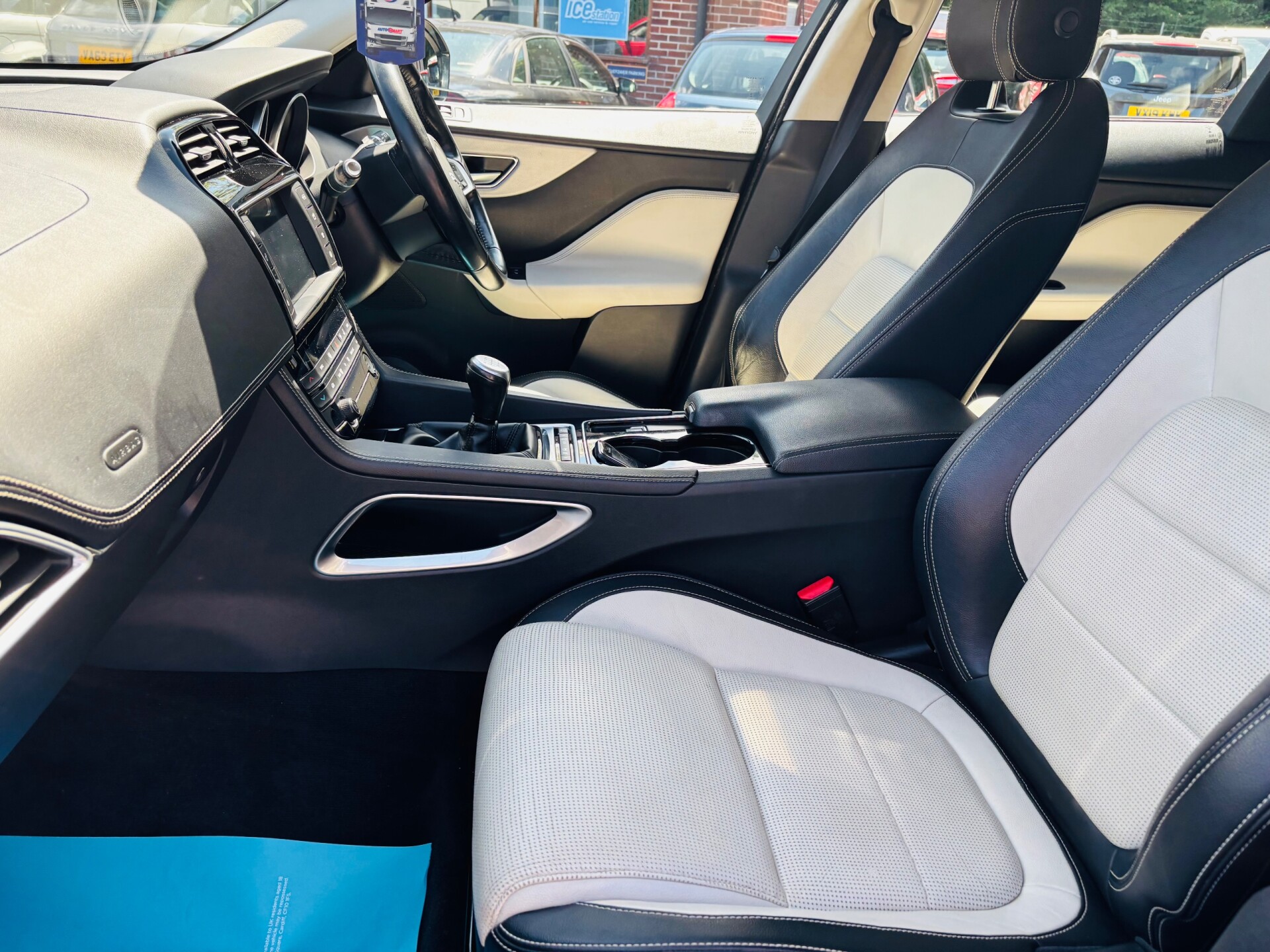 Jaguar F Pace