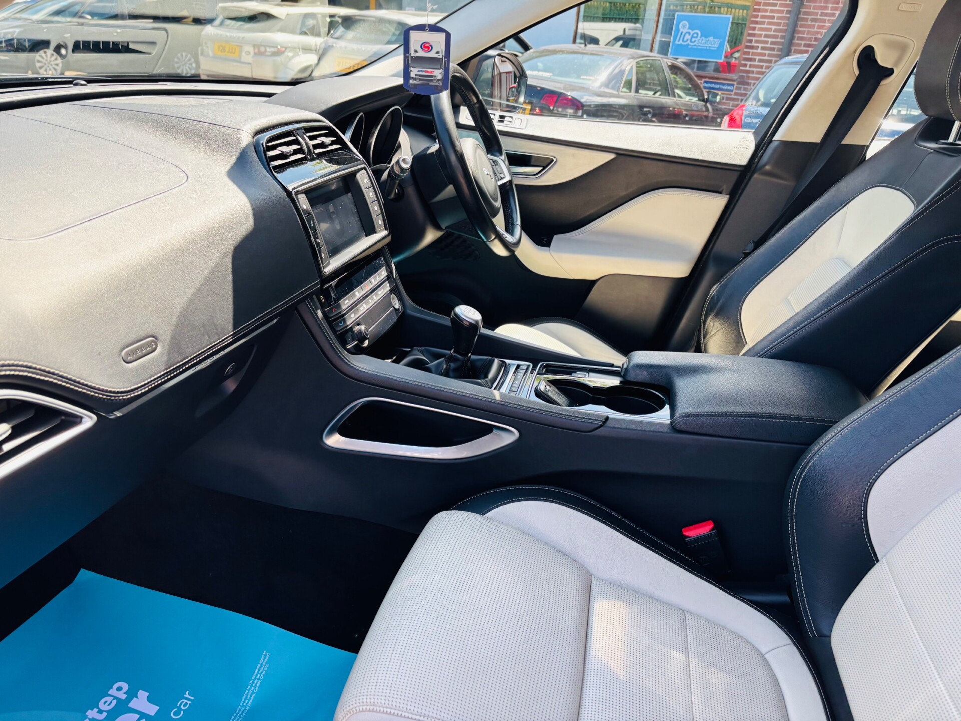 Jaguar F Pace