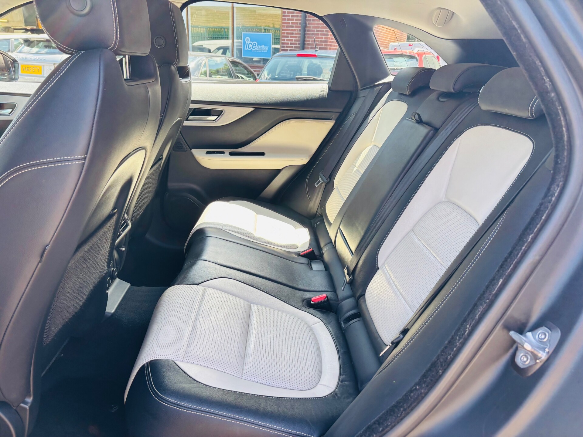 Jaguar F Pace