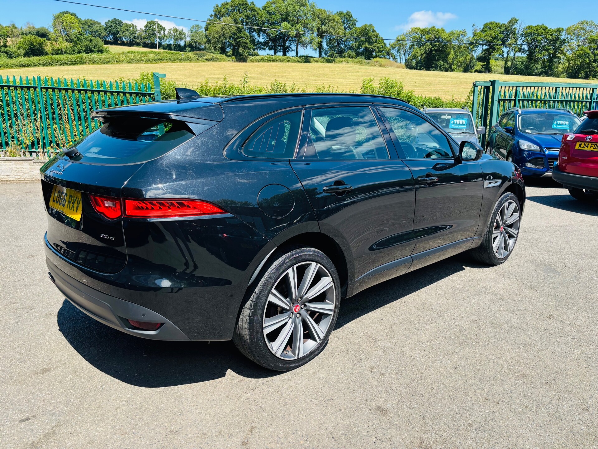 Jaguar F Pace
