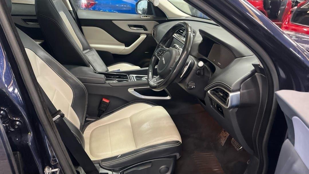 Jaguar F Pace