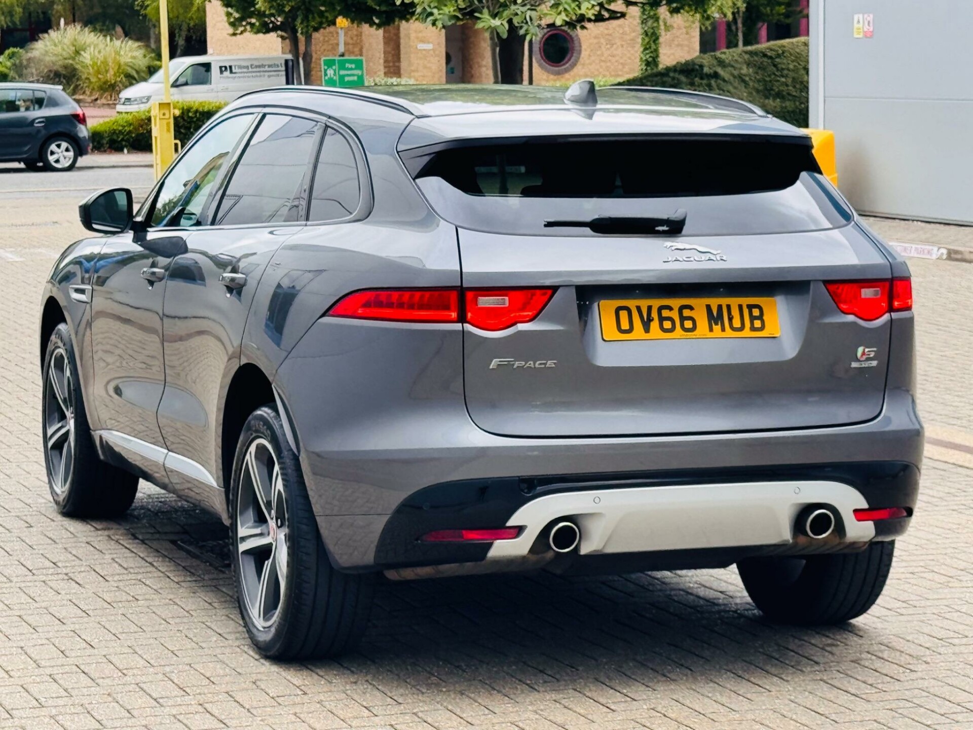 Jaguar F Pace