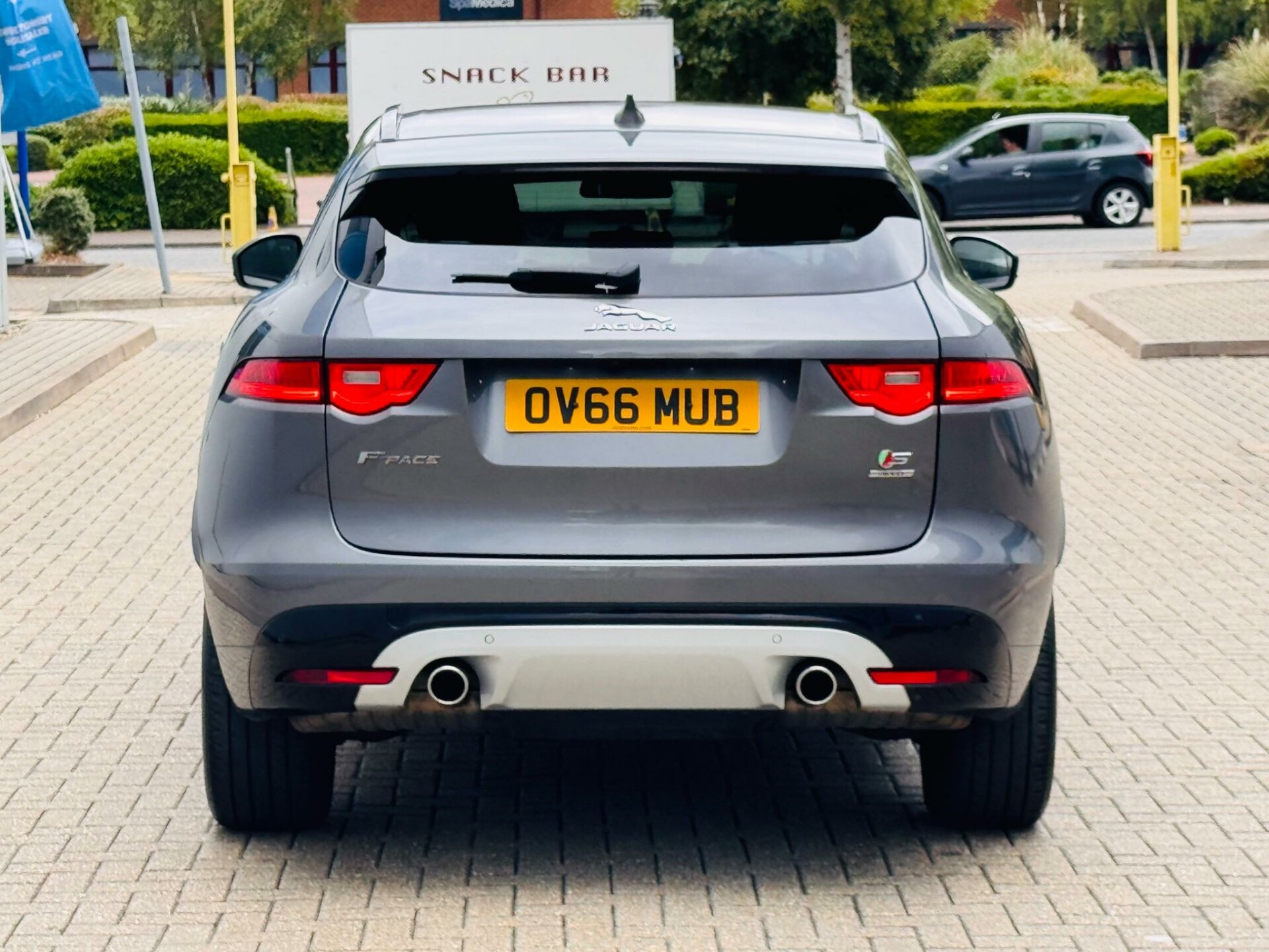 Jaguar F Pace