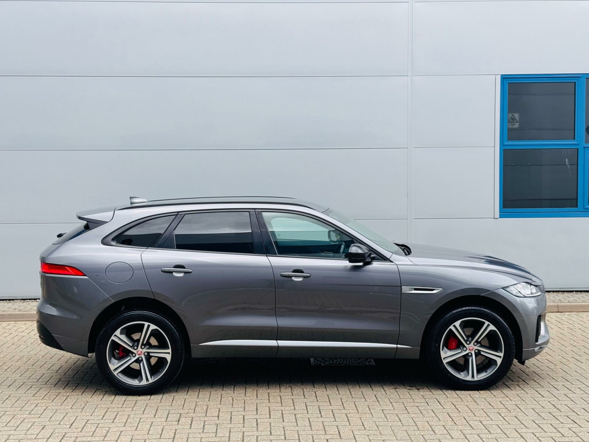 Jaguar F Pace