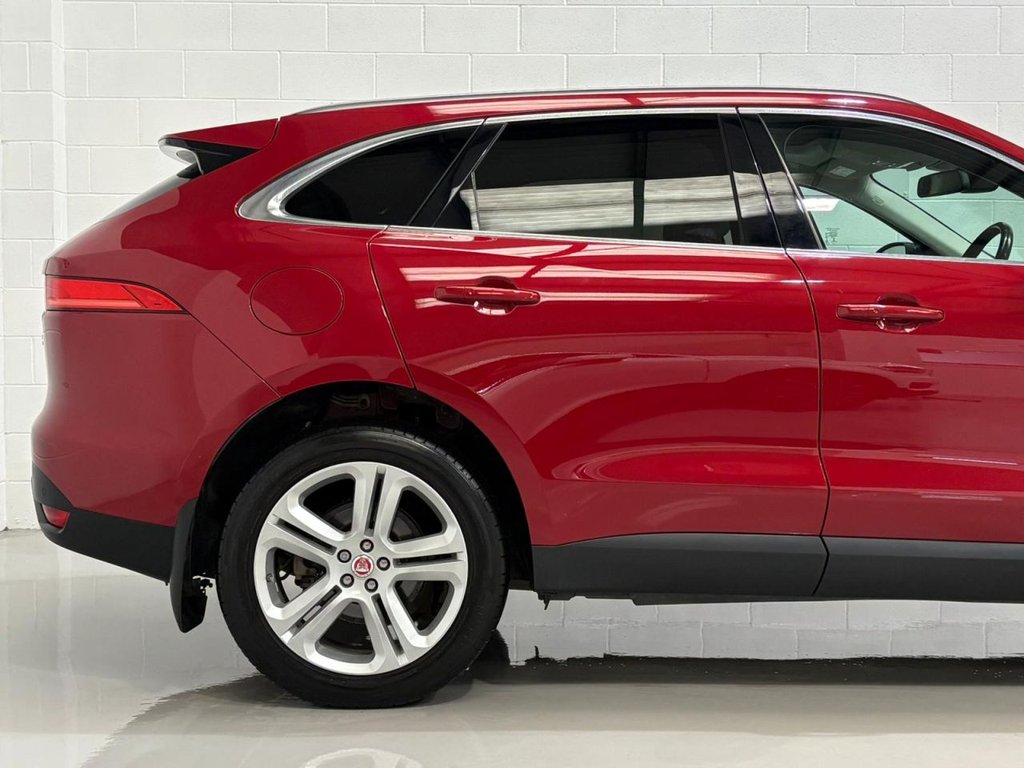 Jaguar F Pace