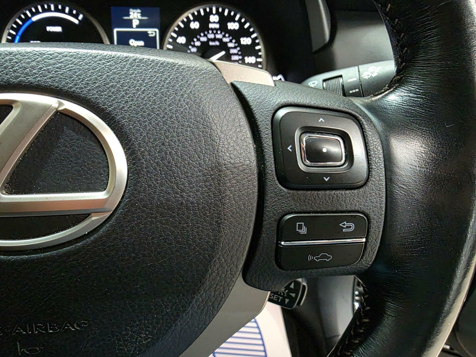 Lexus NX 300h