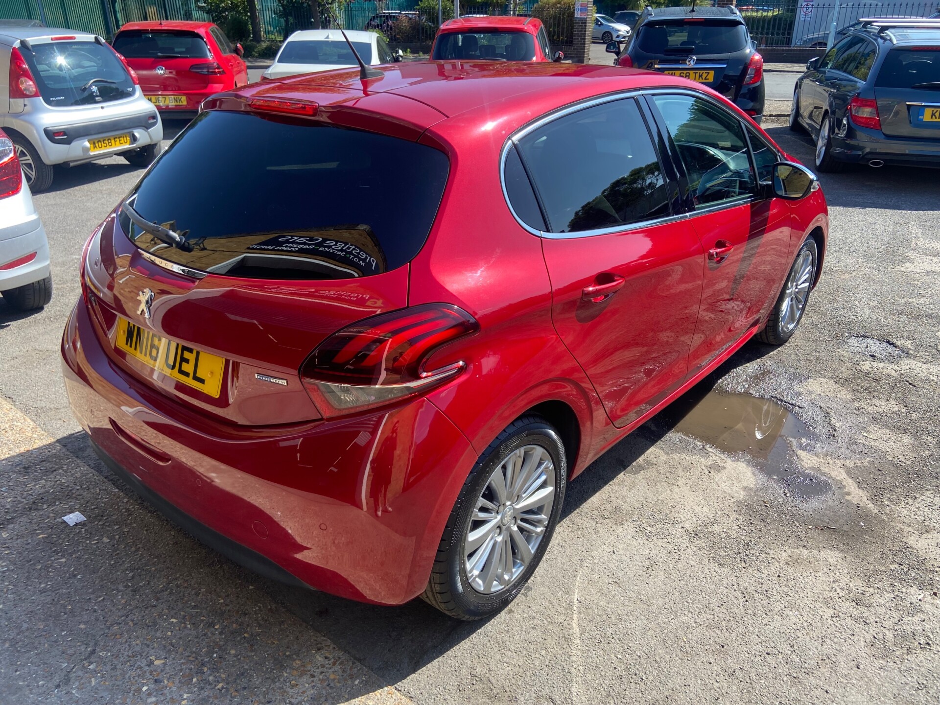 Peugeot 208