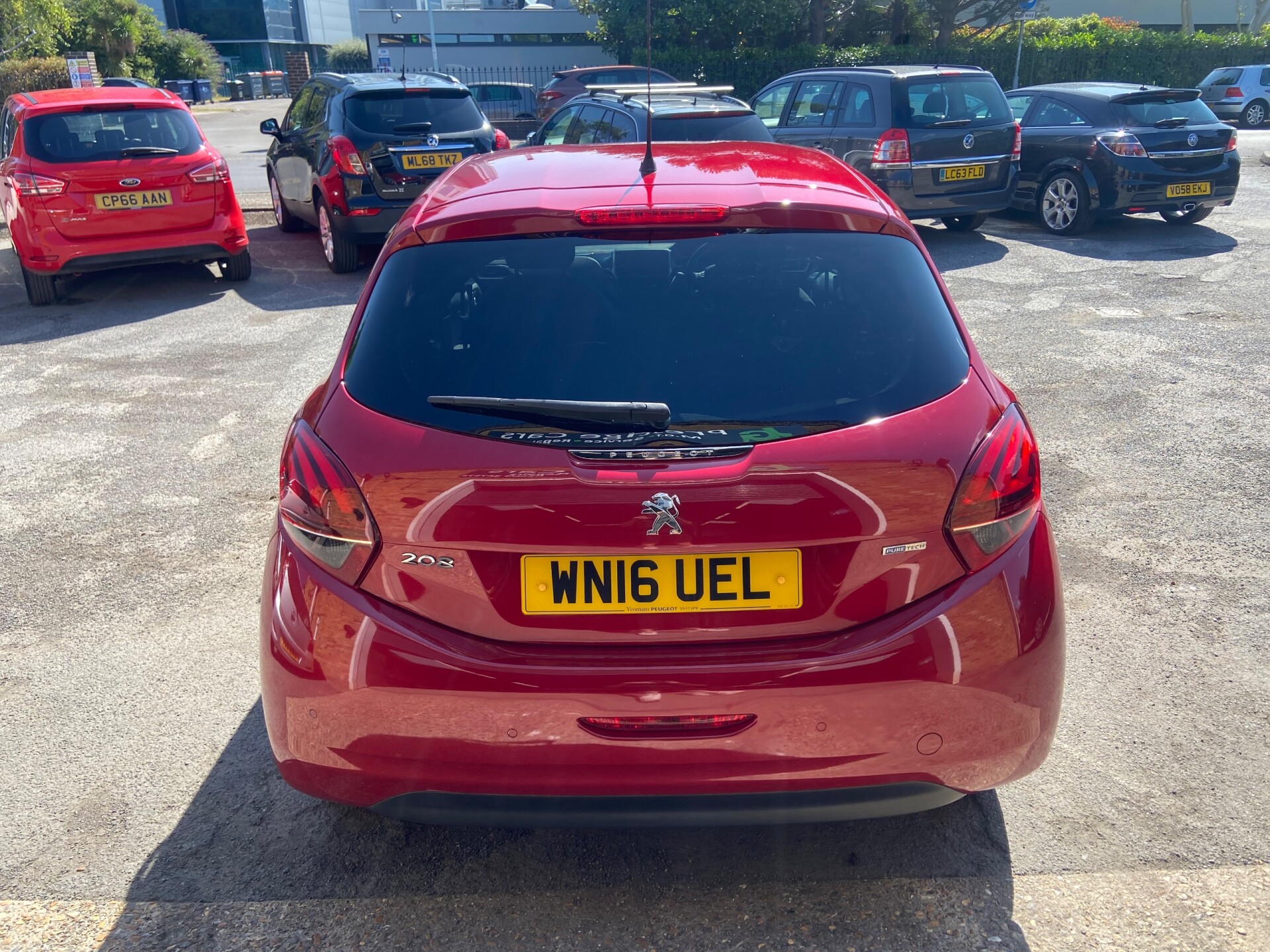 Peugeot 208
