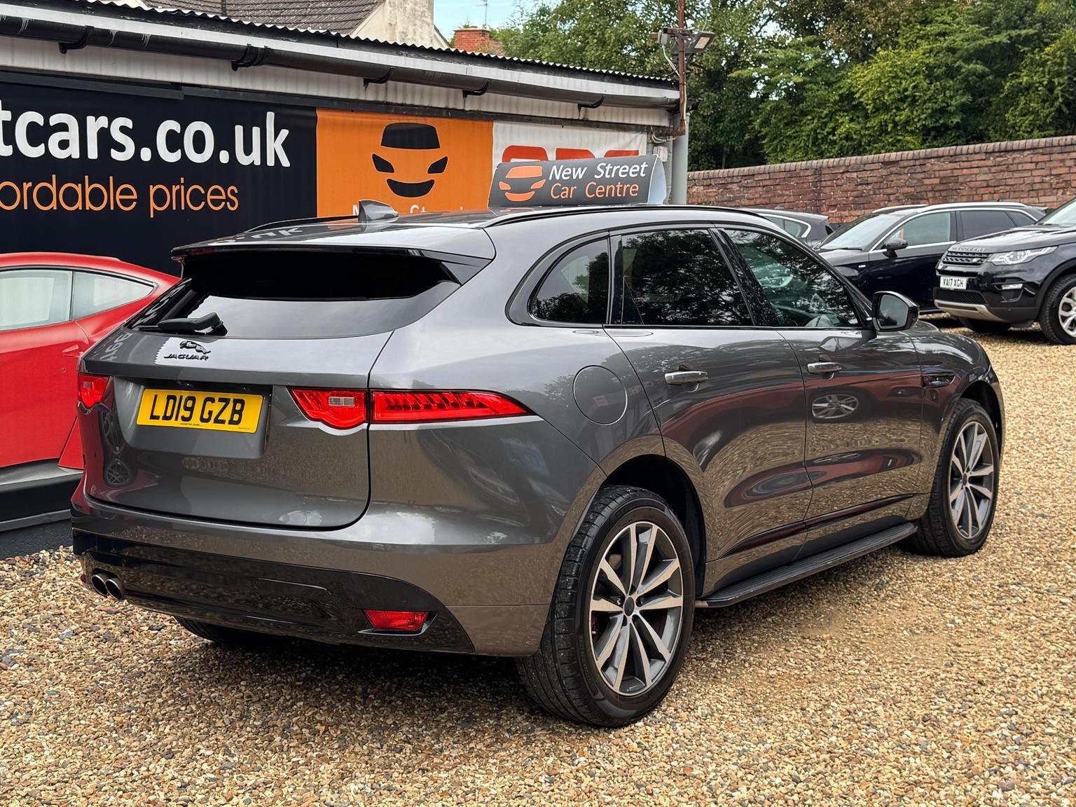 Jaguar F Pace