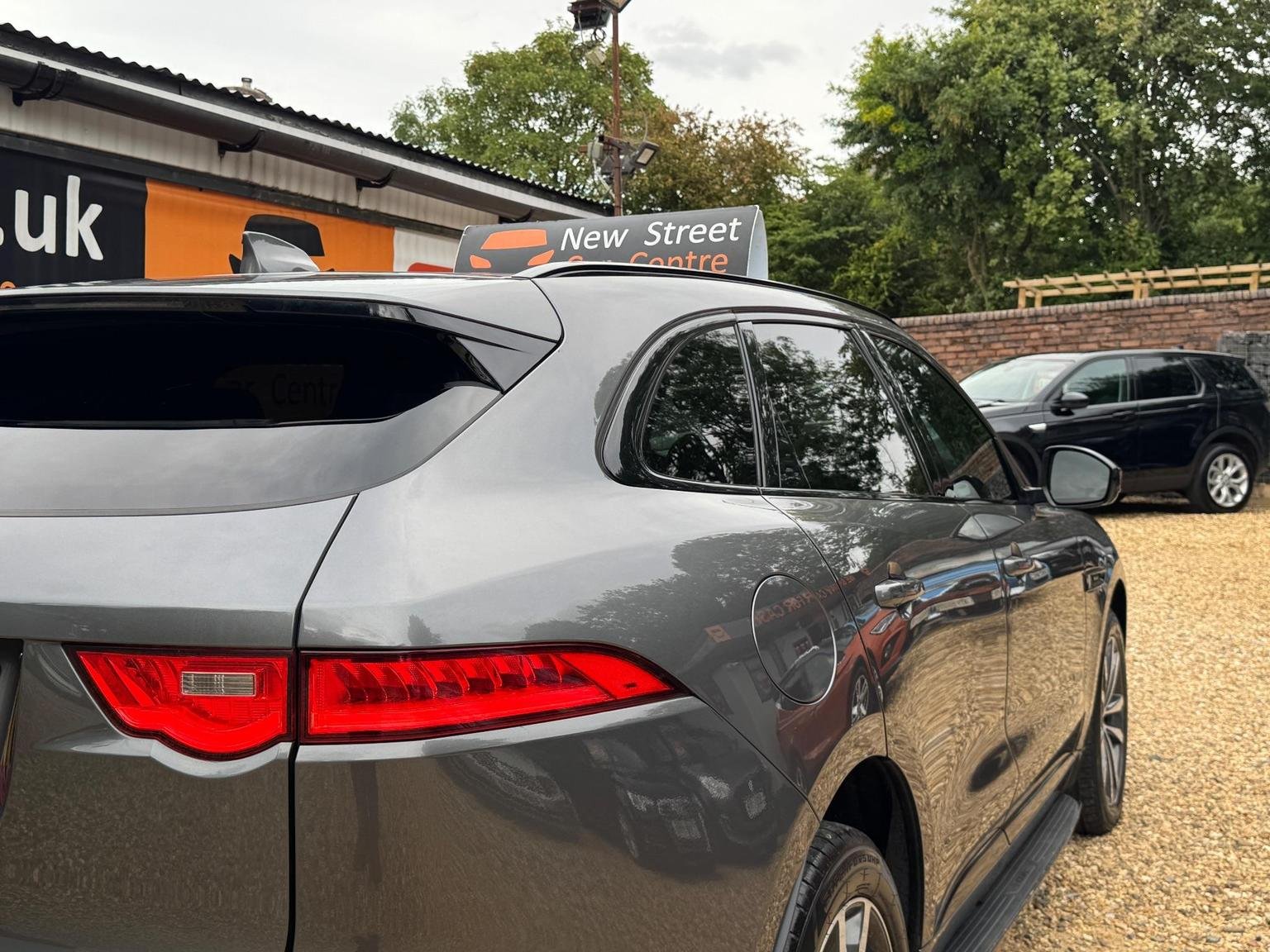 Jaguar F Pace