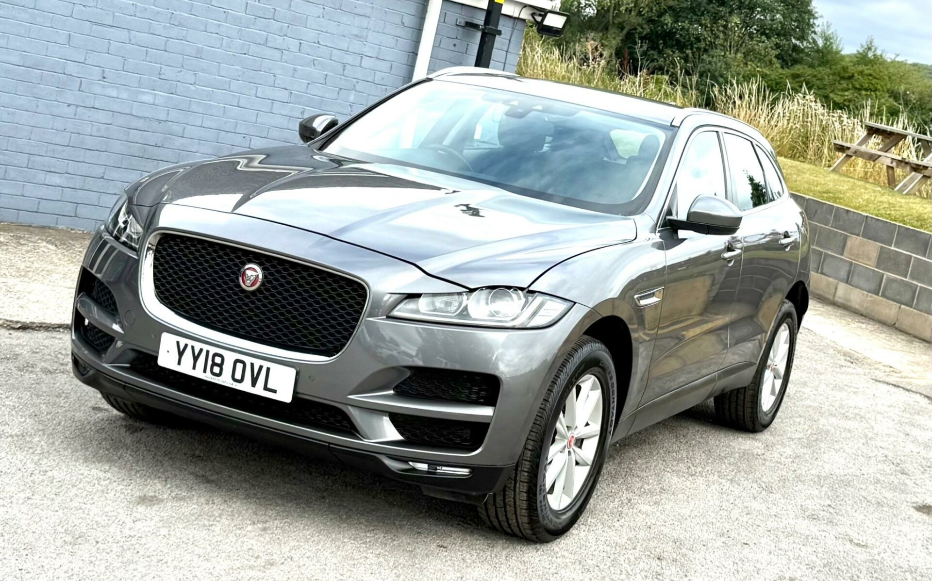 Jaguar F Pace