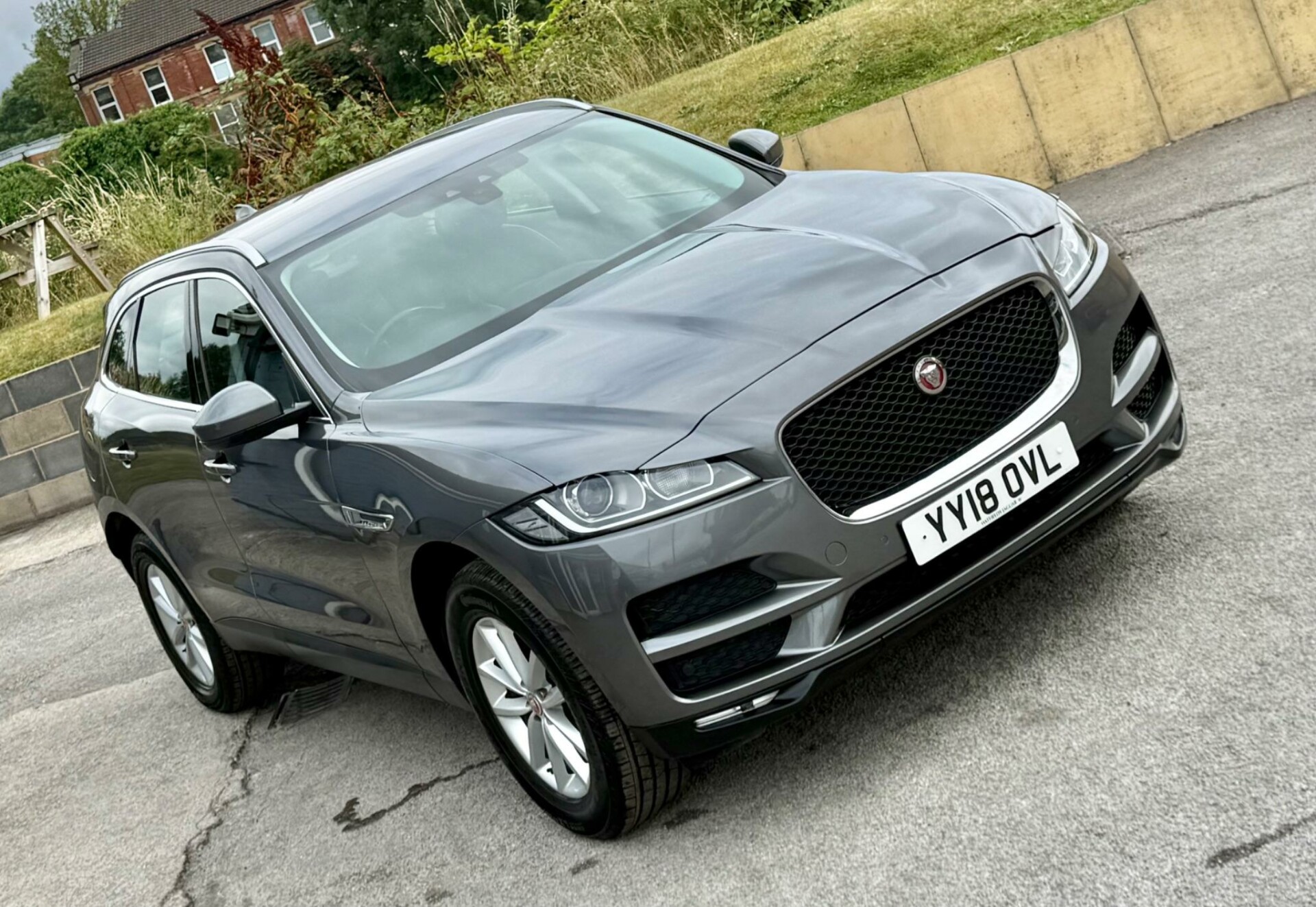 Jaguar F Pace