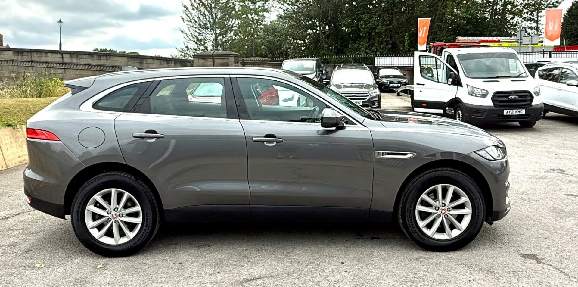 Jaguar F Pace