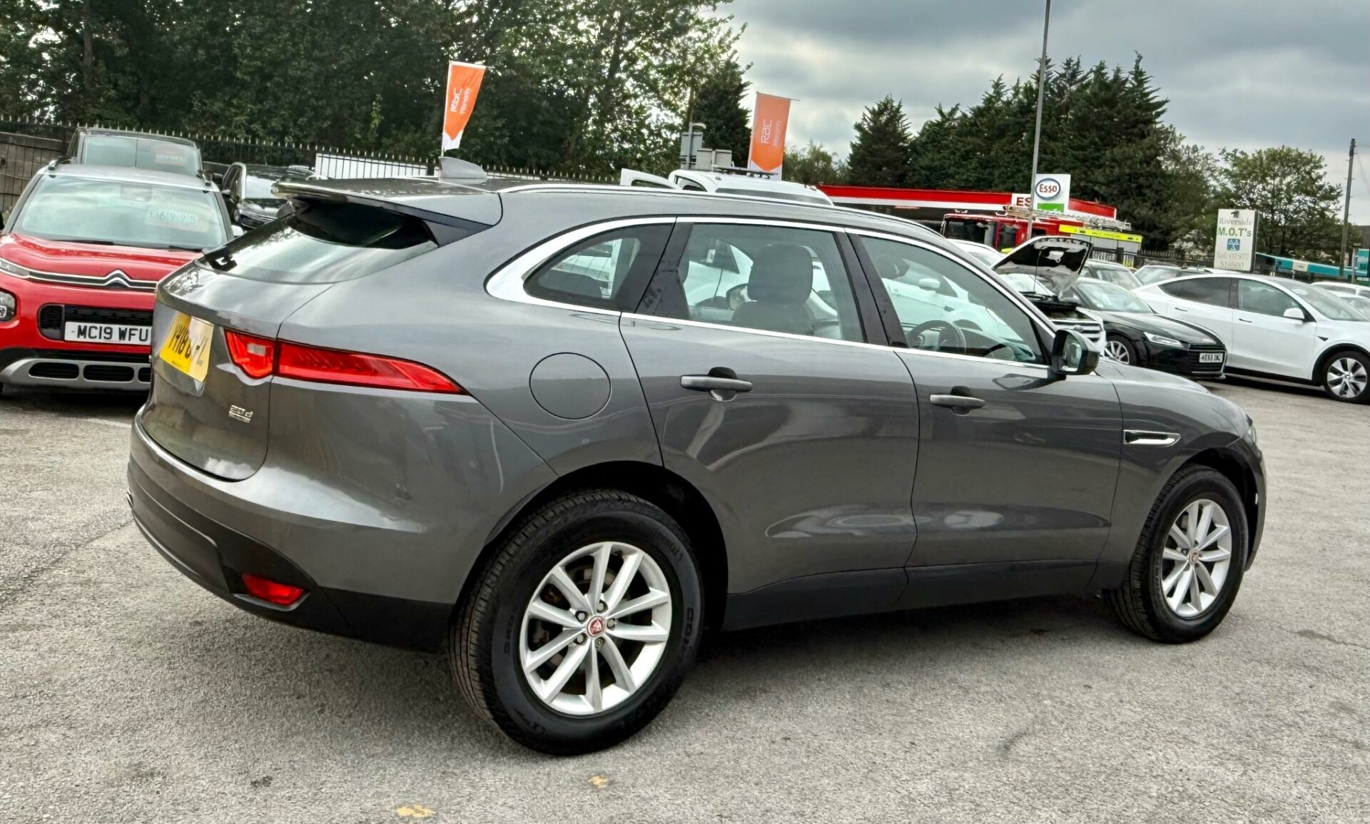 Jaguar F Pace