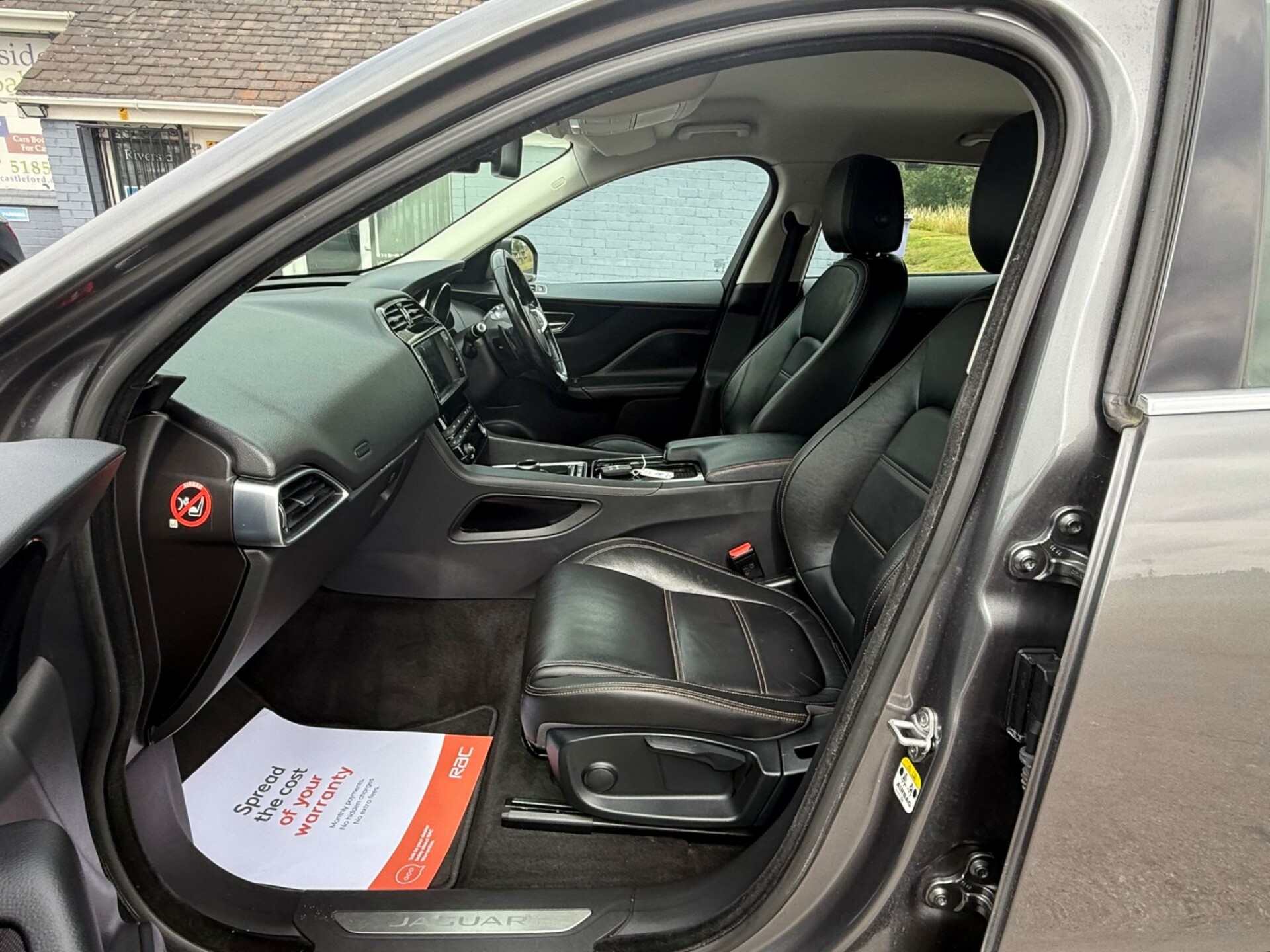 Jaguar F Pace